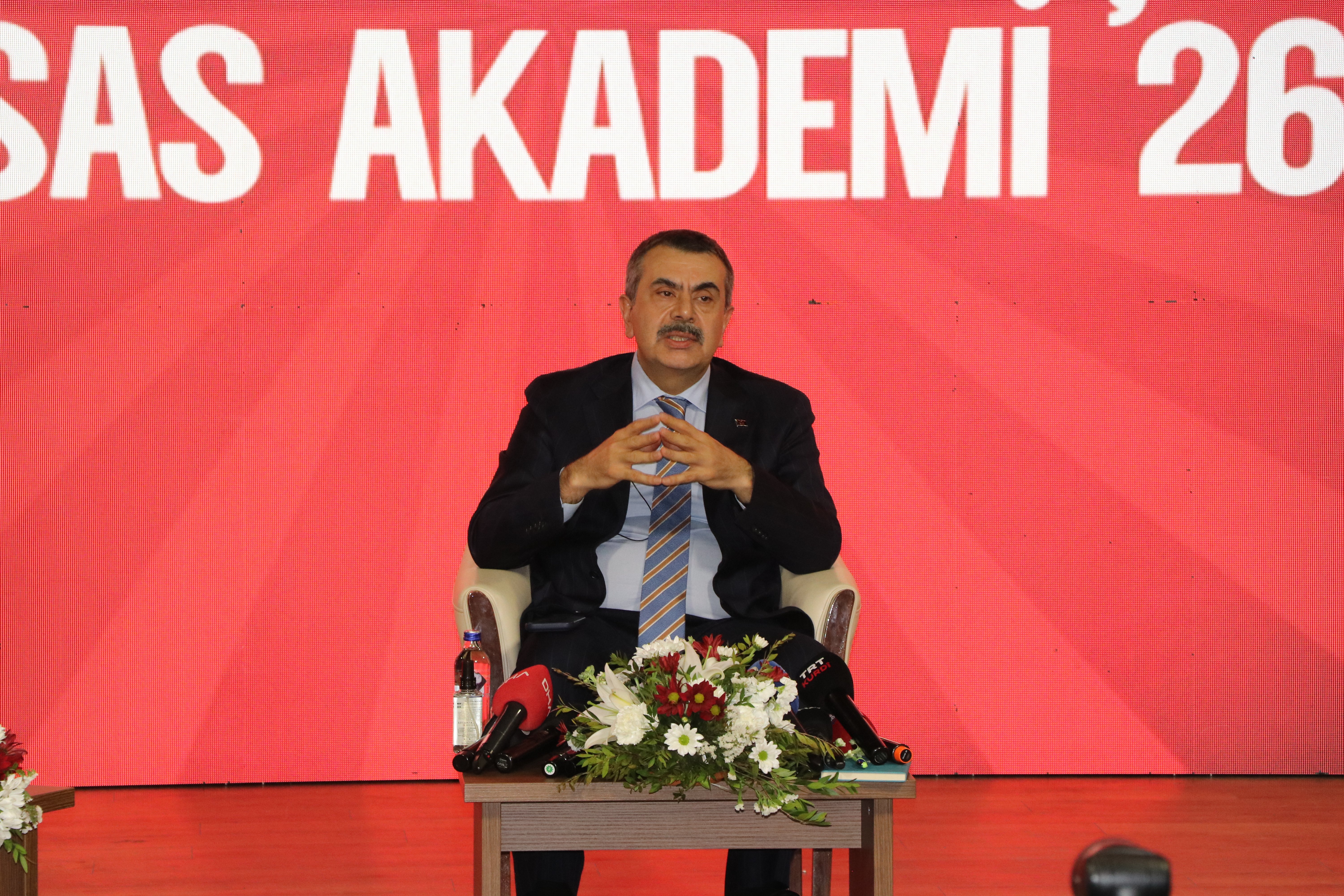 Bakan Tekin okul açılışında