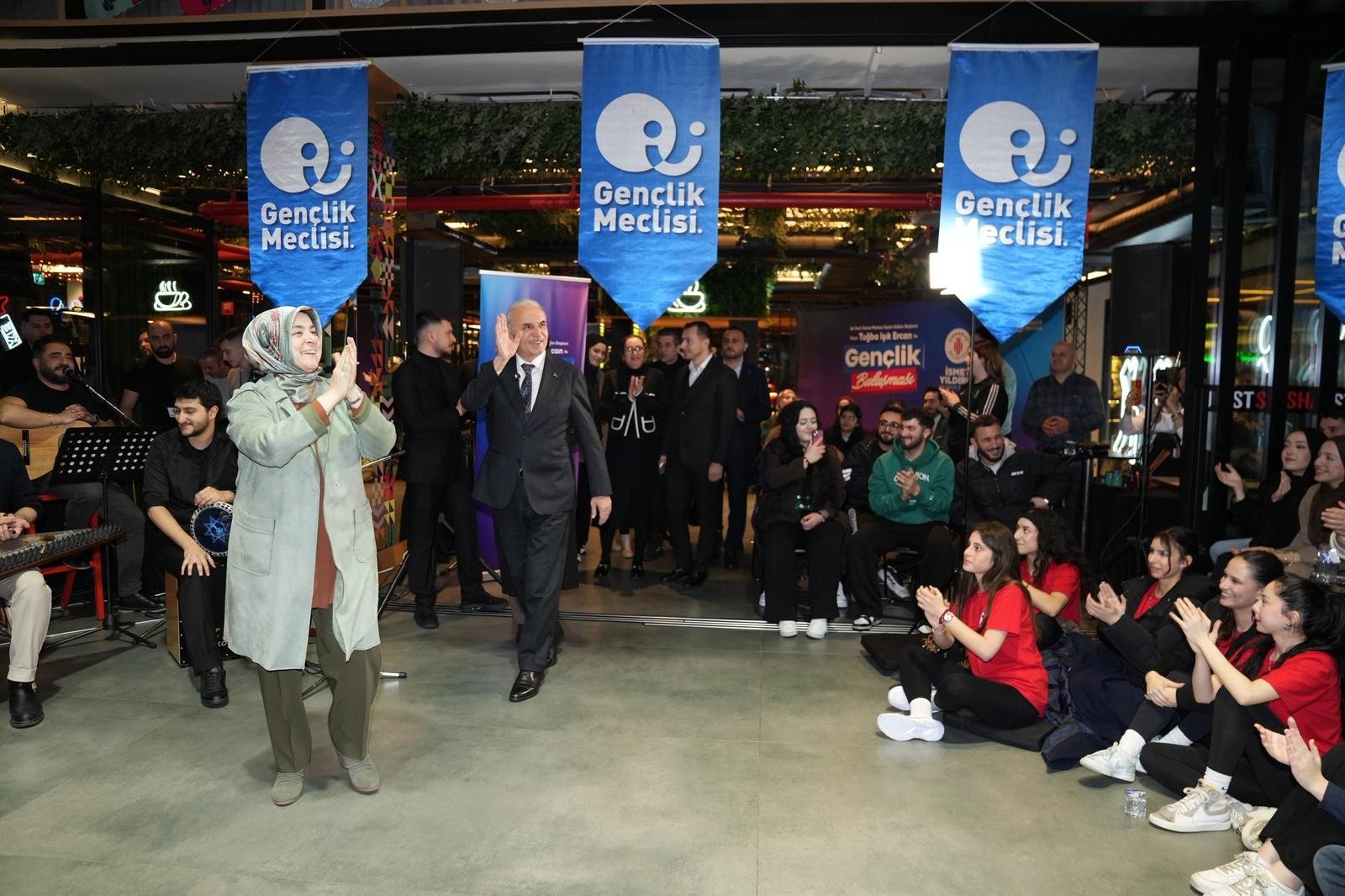 Ümraniye Gençlik Buluşması toplu fotoğraf