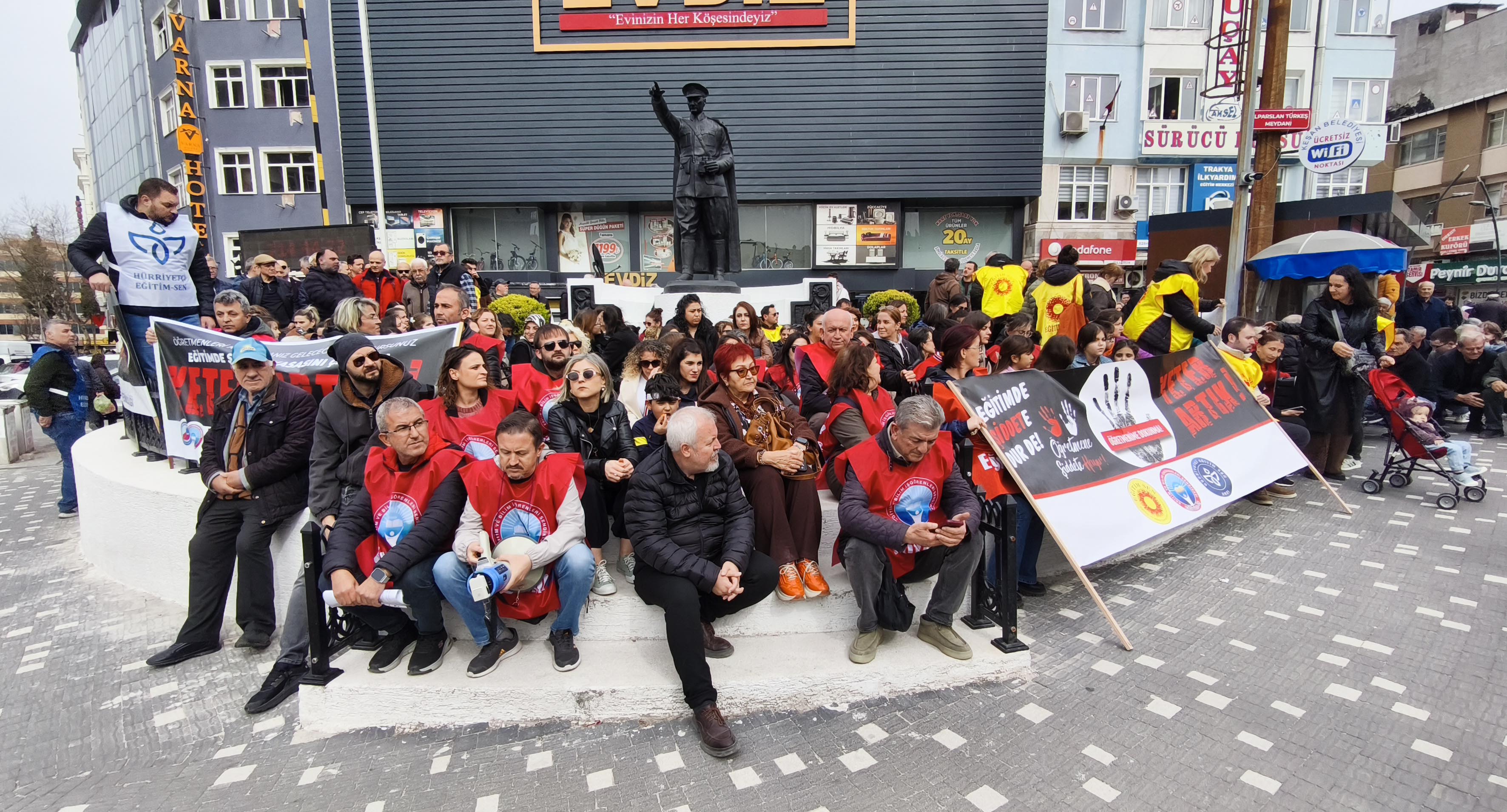 Keşan iş bırakma eylemi kalabalık