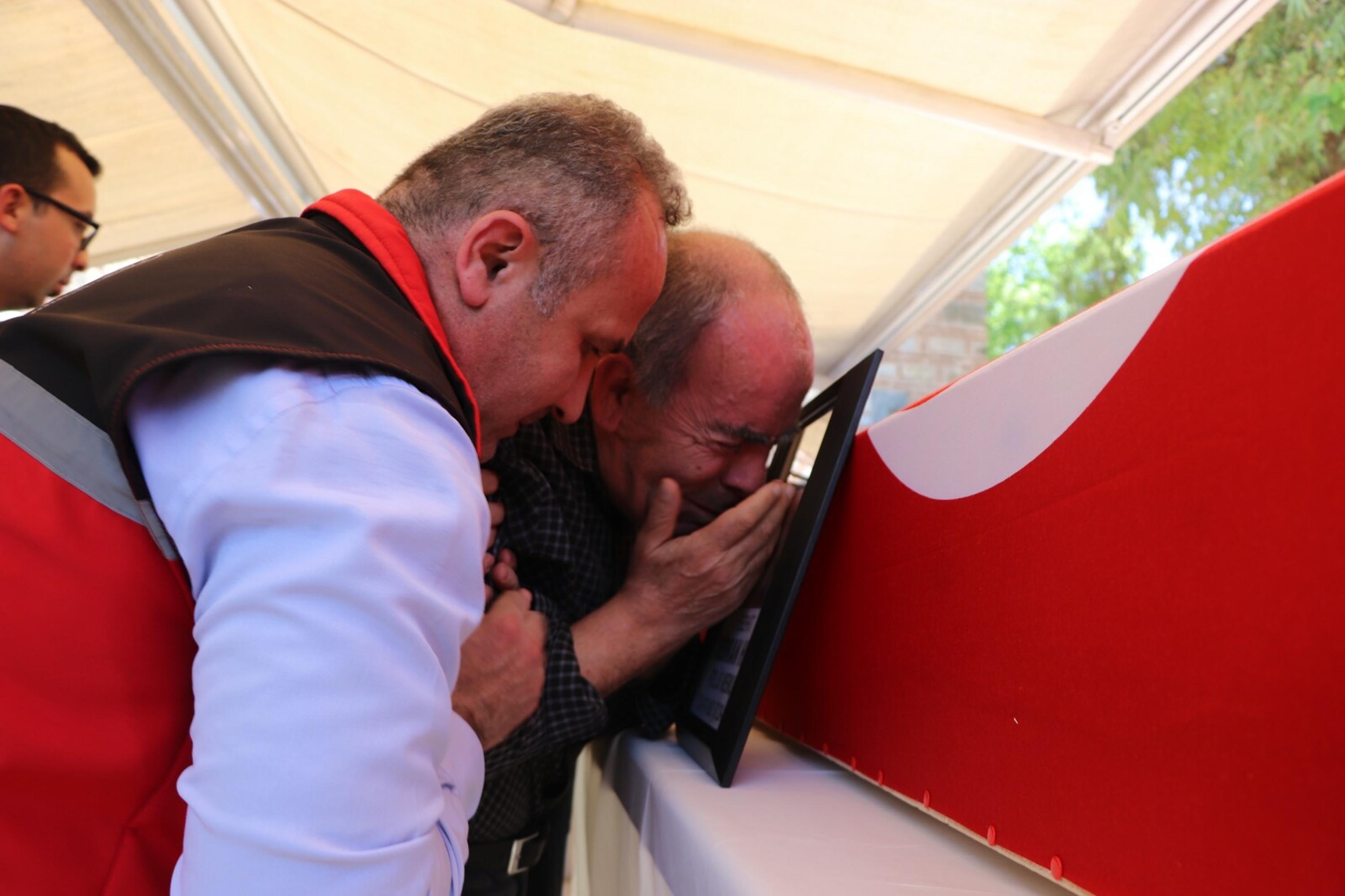 Törene katılan vatandaşlar