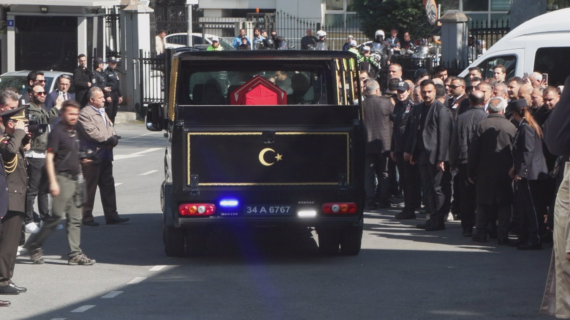 Şehit Polis Memuru Seçkin Yalçın ailesi törende
