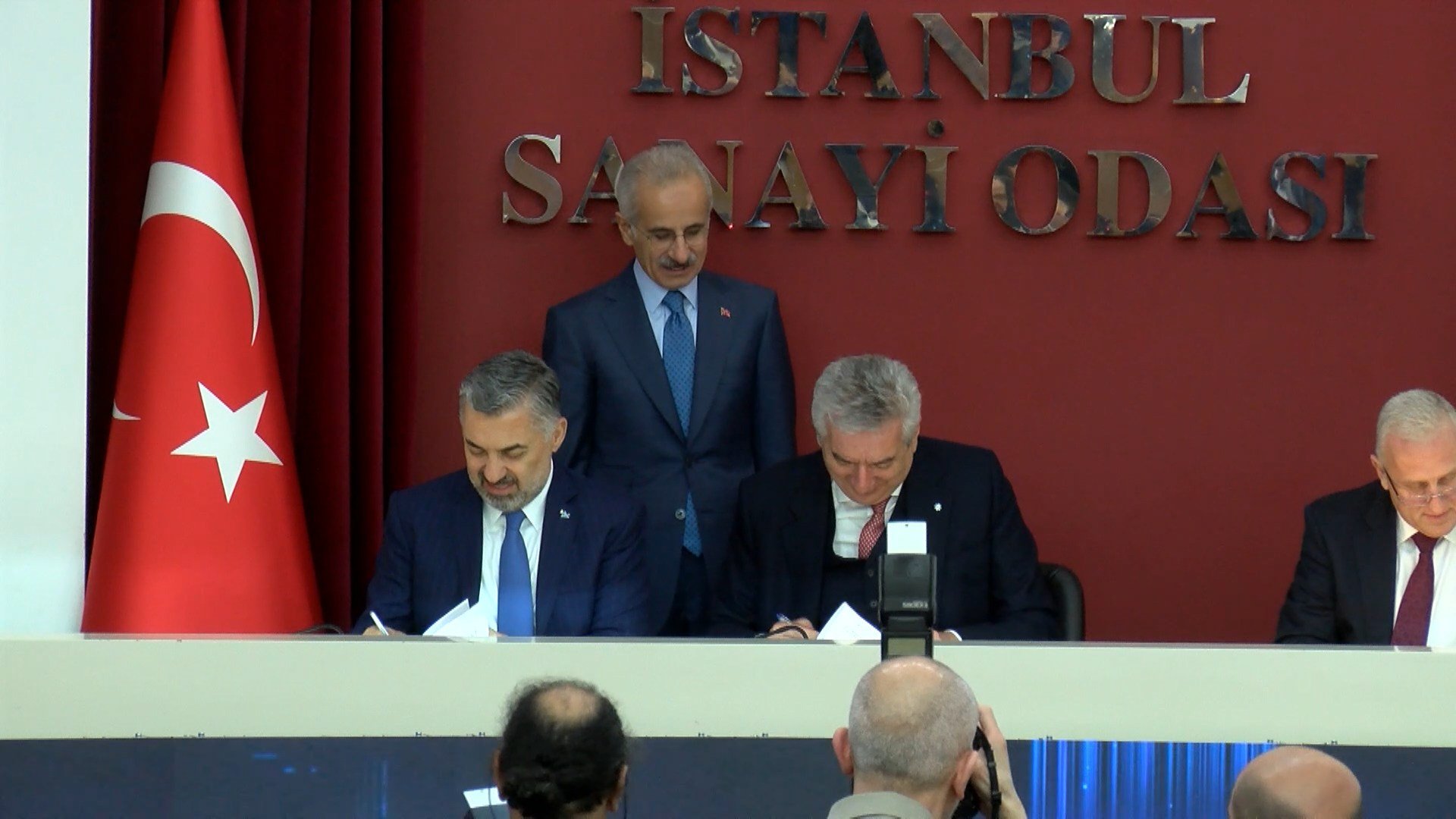 Bakan Uraloğlu İSO üyeleri ile bir arada