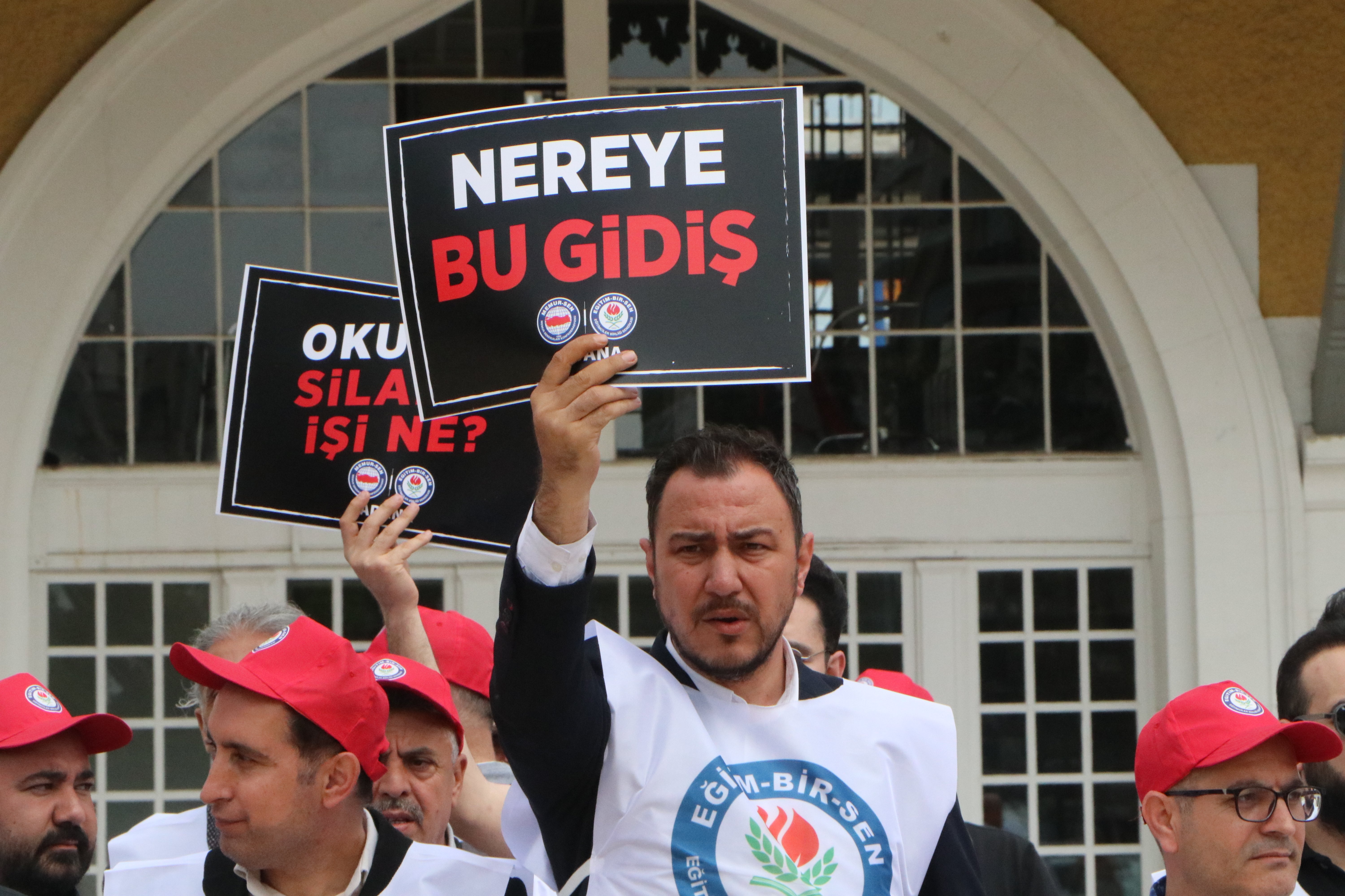 Adana Uğur Mumcu Meydanı eylem
