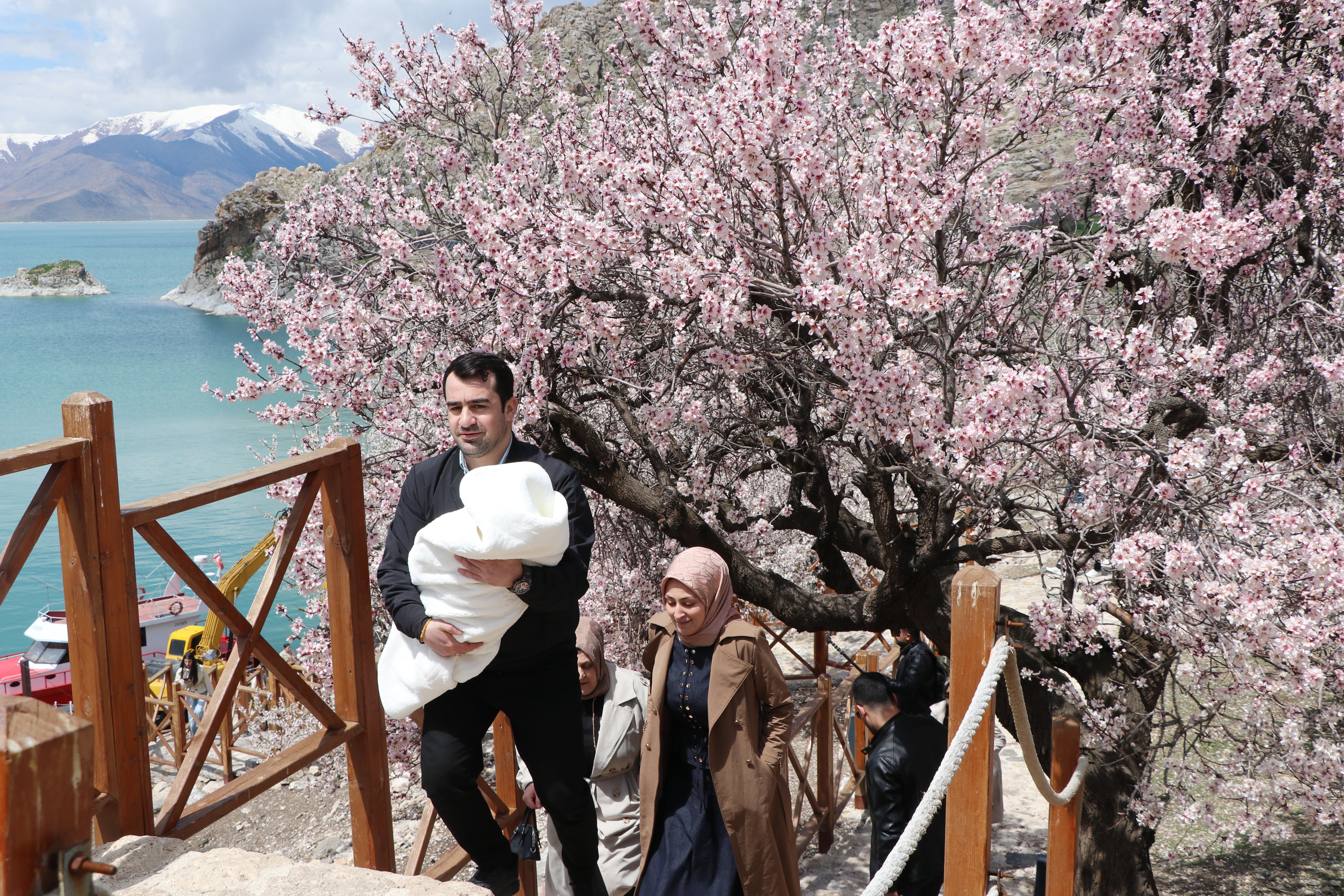 Hakan Fidan Akdamar Adası