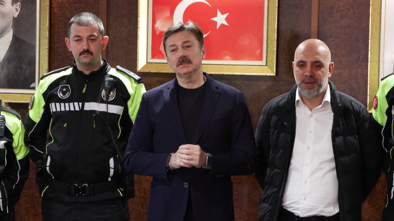 Bahçelievler Belediye Başkanı Dr. Hakan Bahadır zabıta ekipleriyle