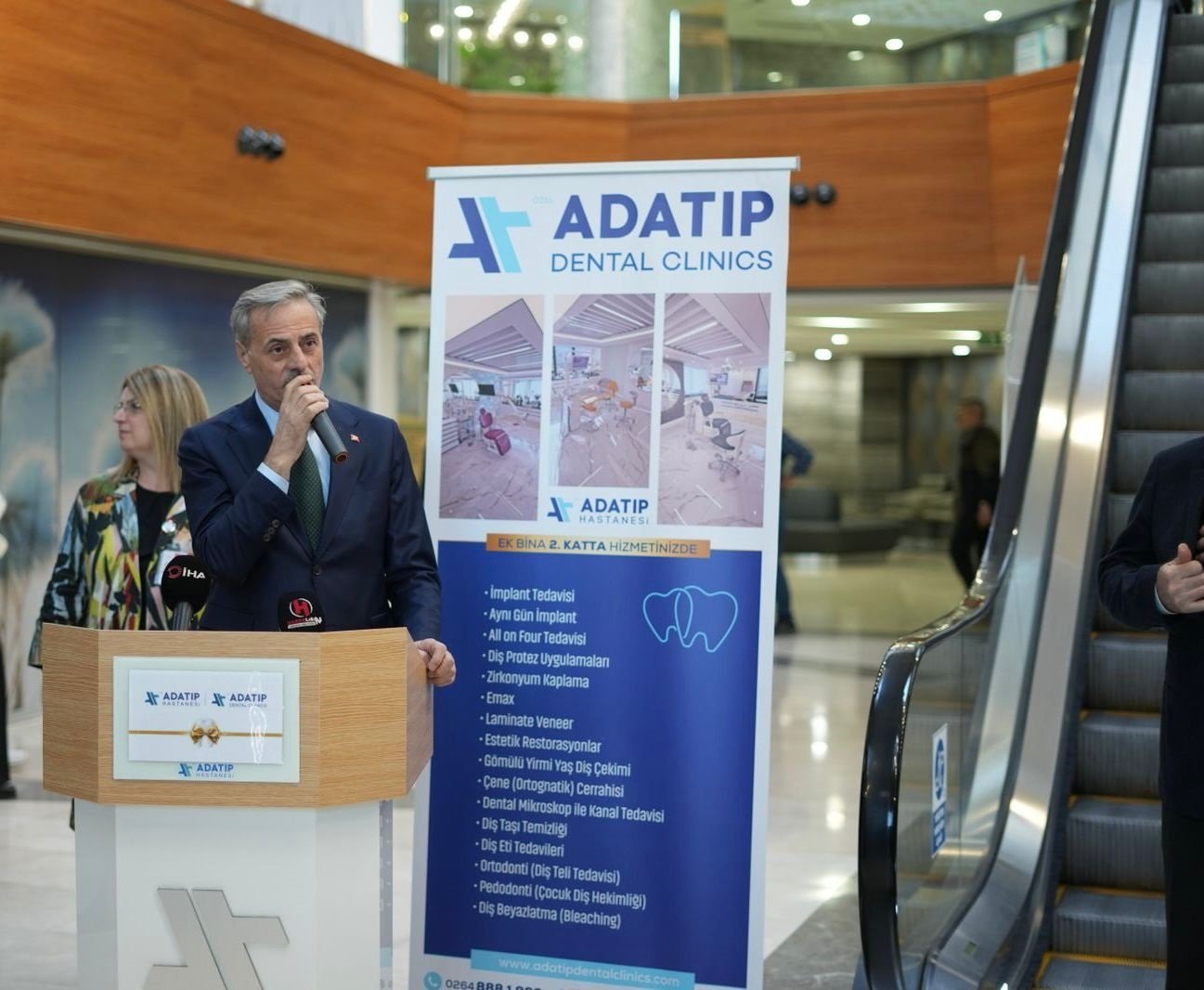 Protokol üyeleri yeni birimi inceliyor