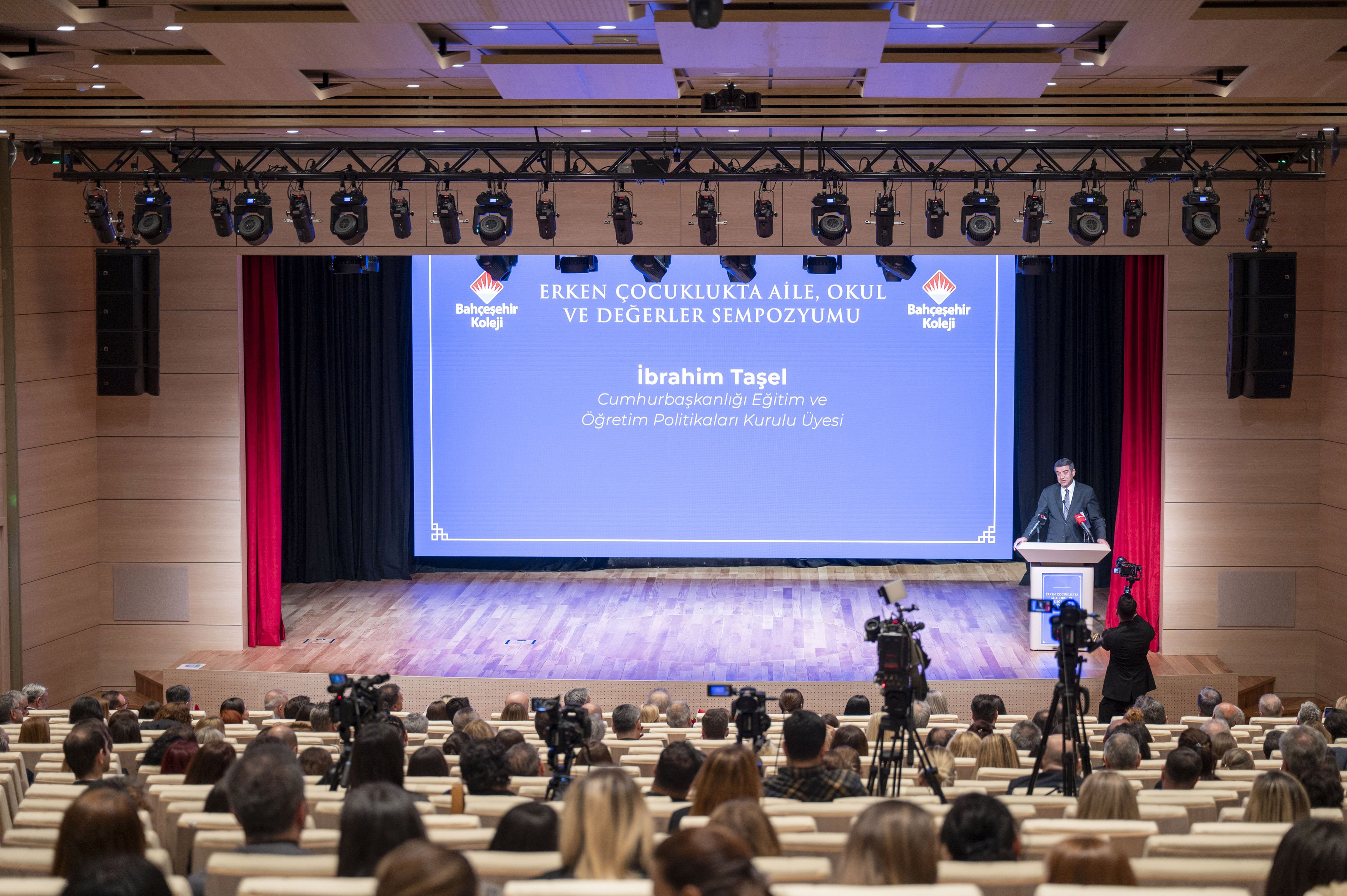 Sempozyum katılımcıları