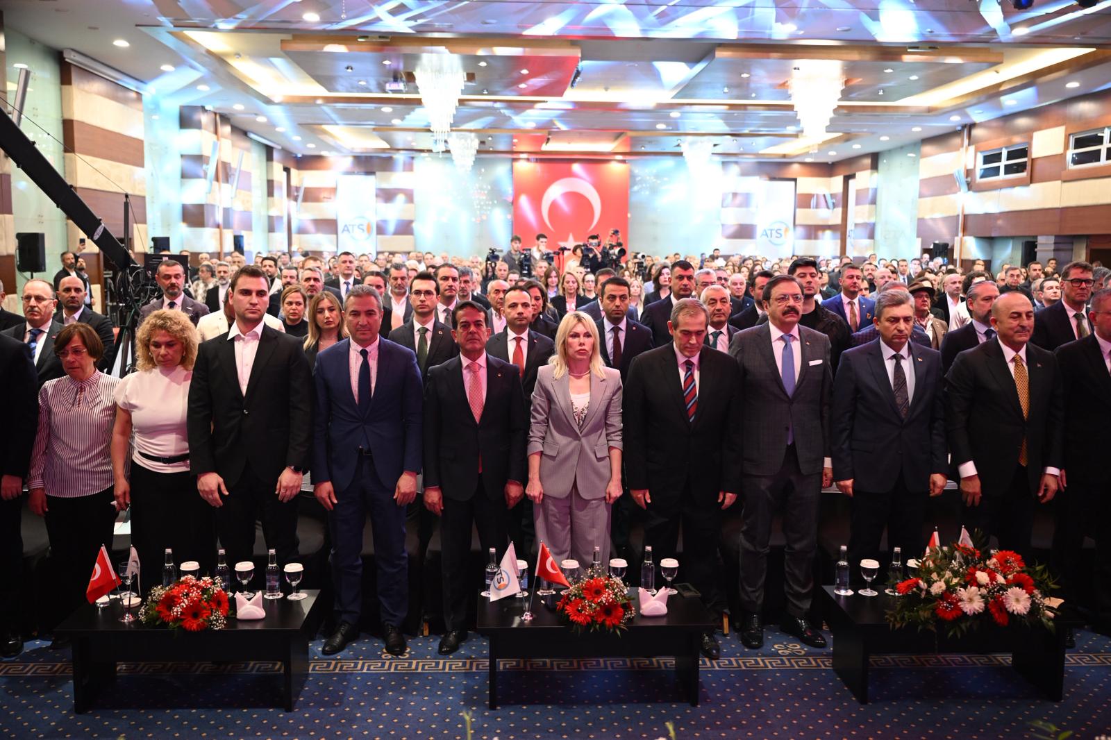 Rifat Hisarcıklıoğlu törende konuşma yaparken