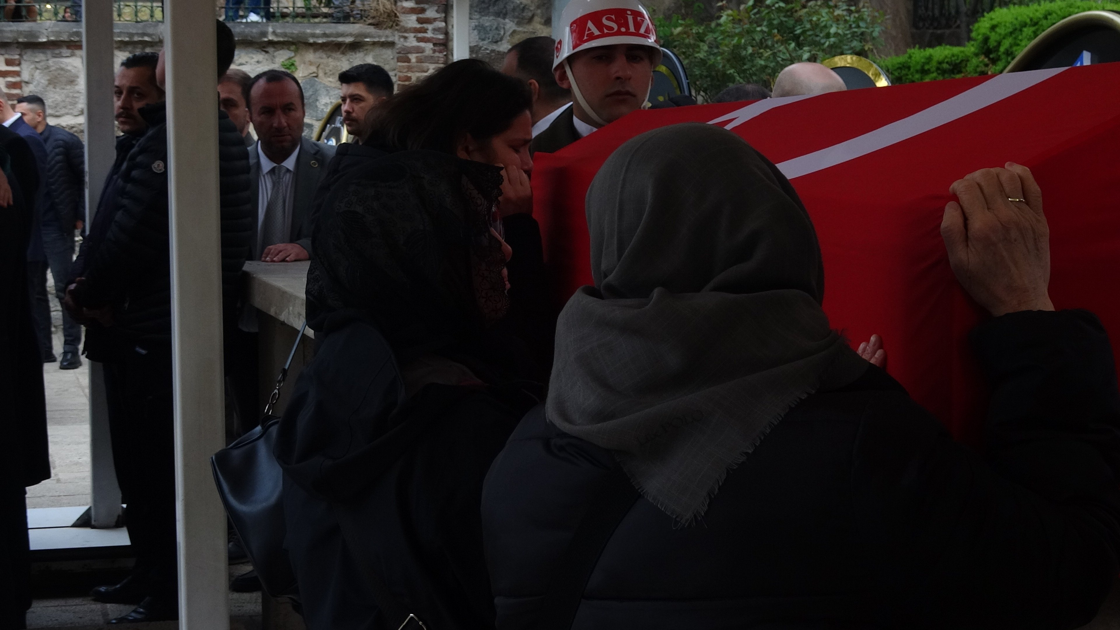 Siyasi liderler cenaze töreninde