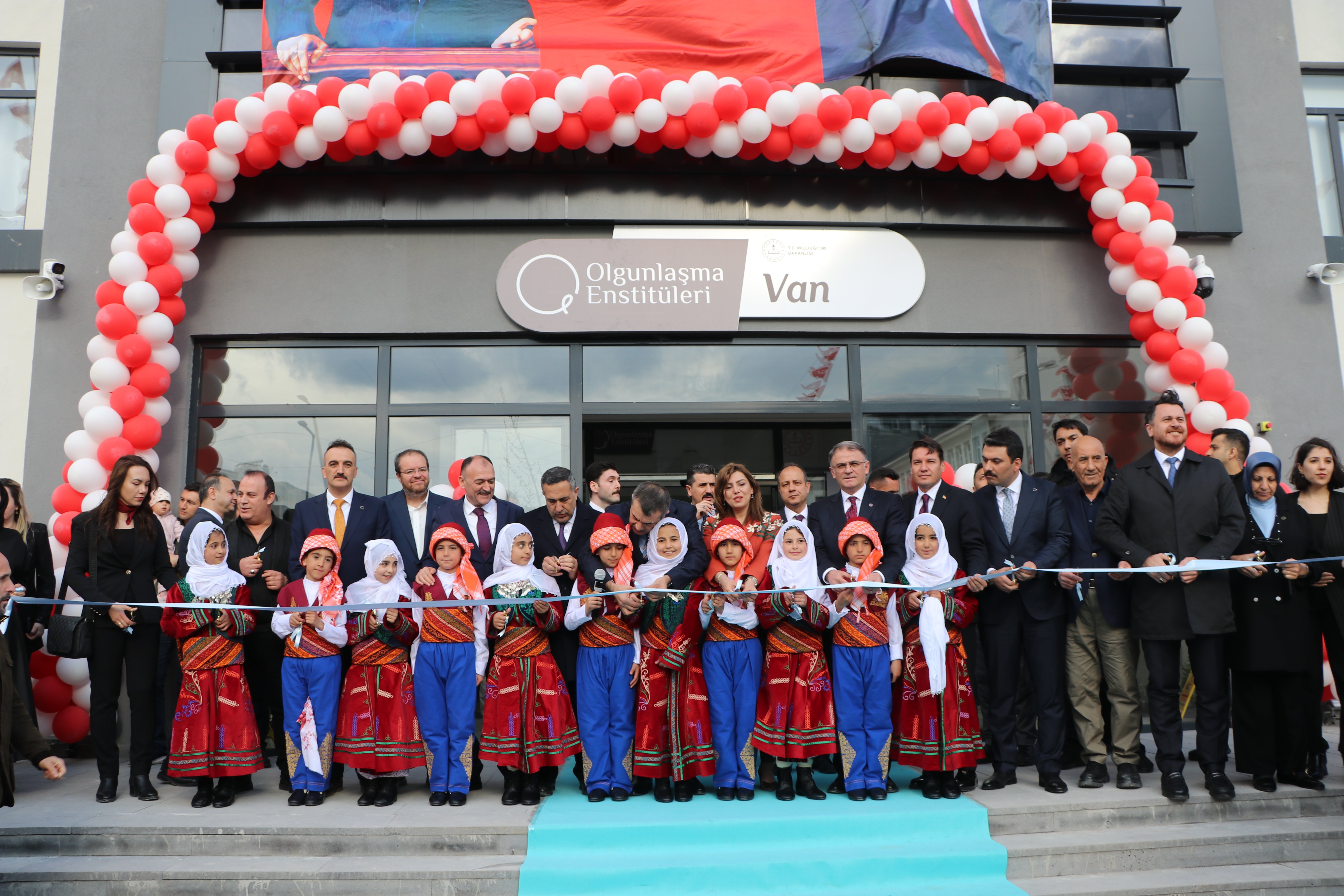 Bakan Tekin Van programında