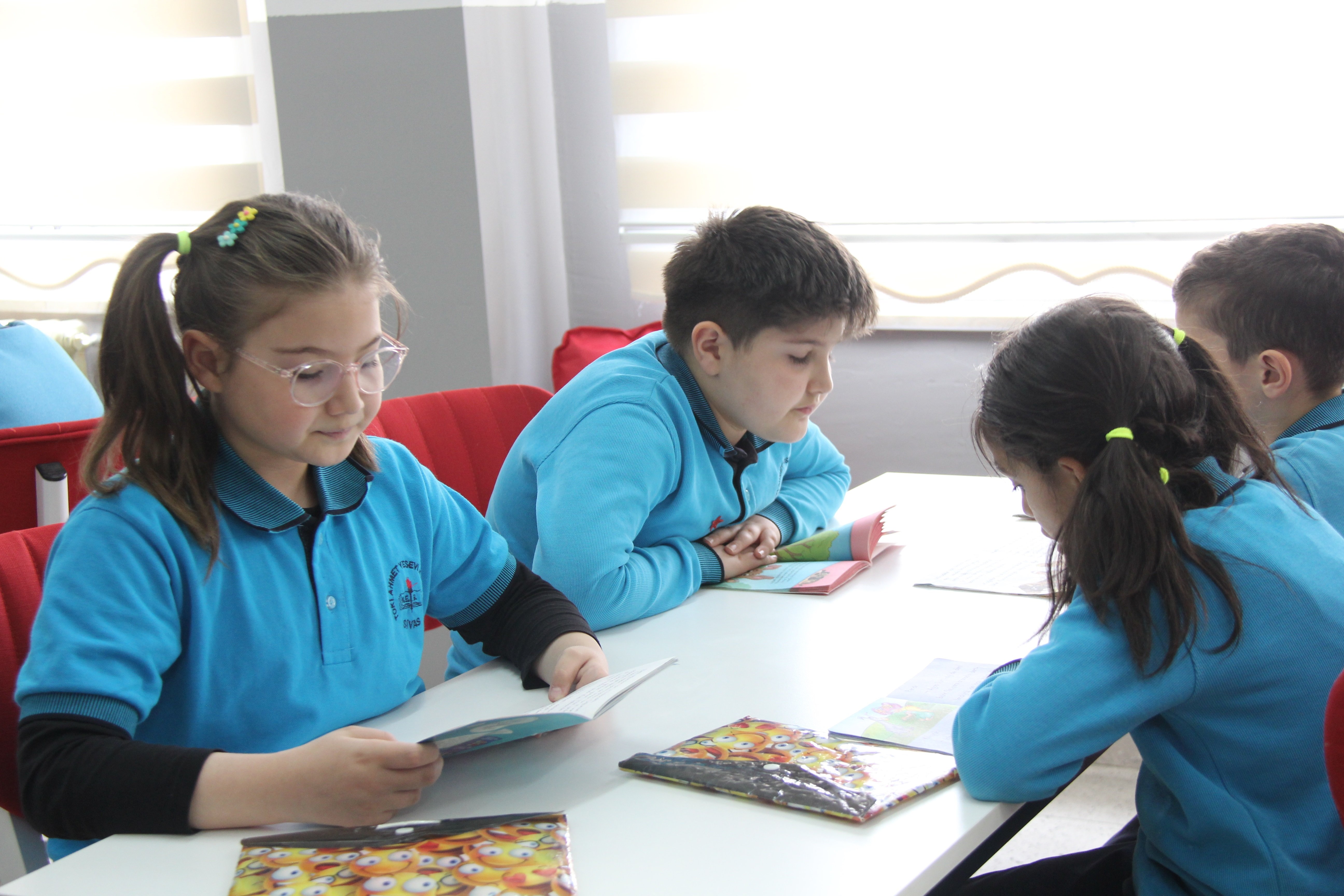 Protokol Üyeleri Kütüphanede