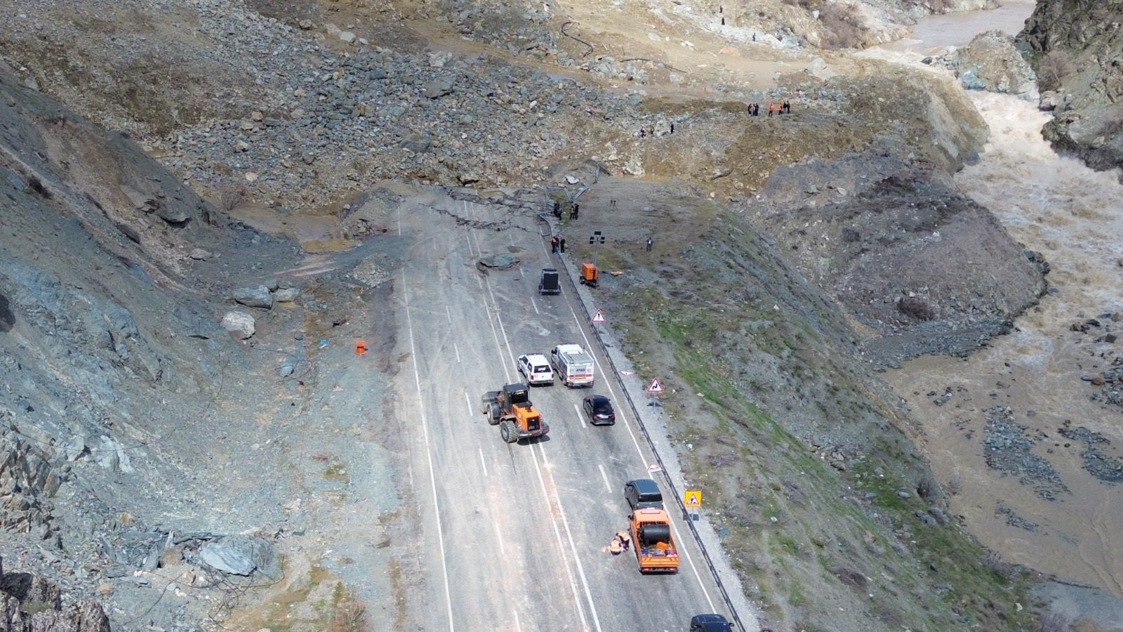 Hakkari Van karayolu heyelan