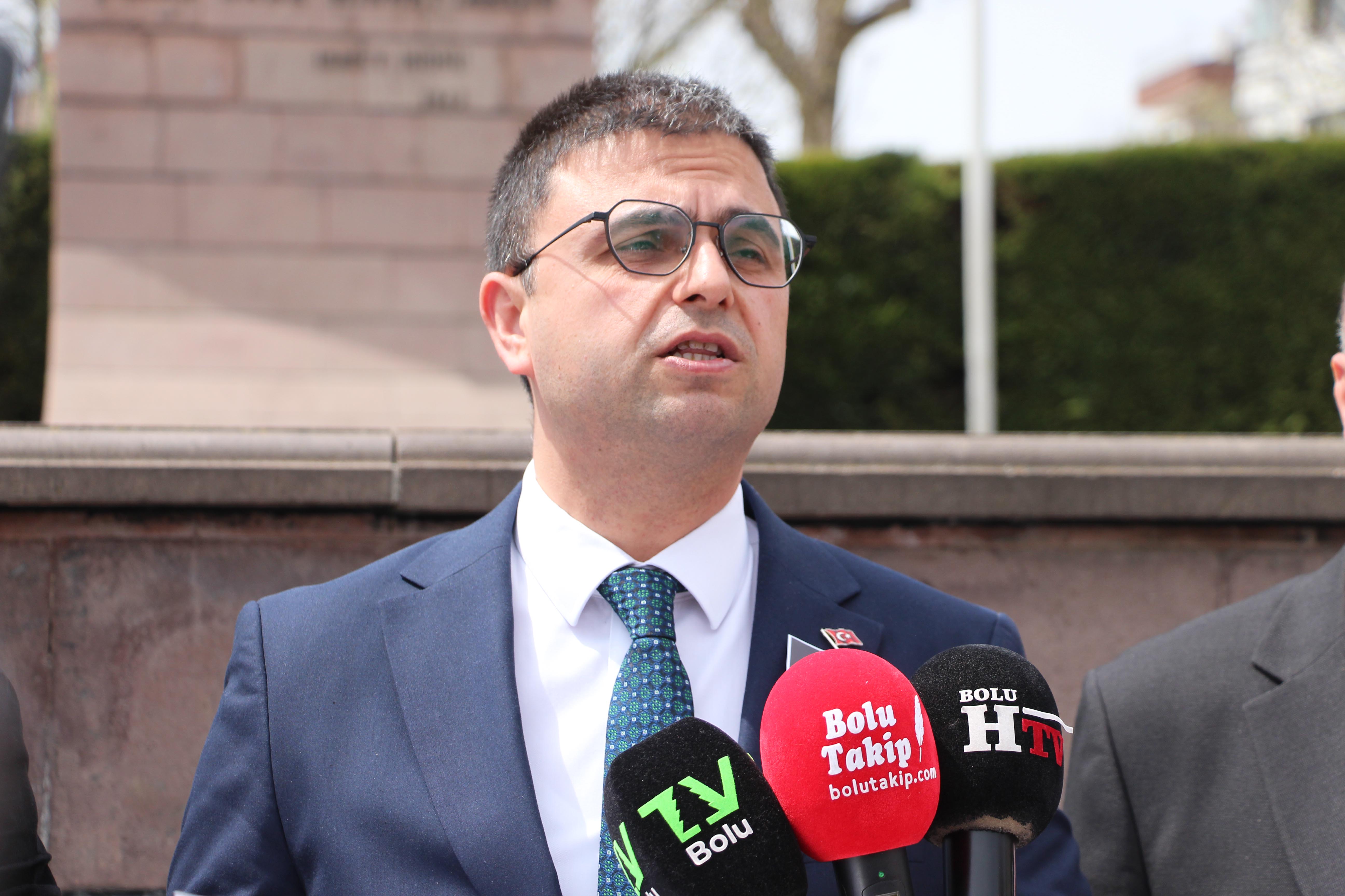 Bolu Atatürk Anıtı Karanfil Detay