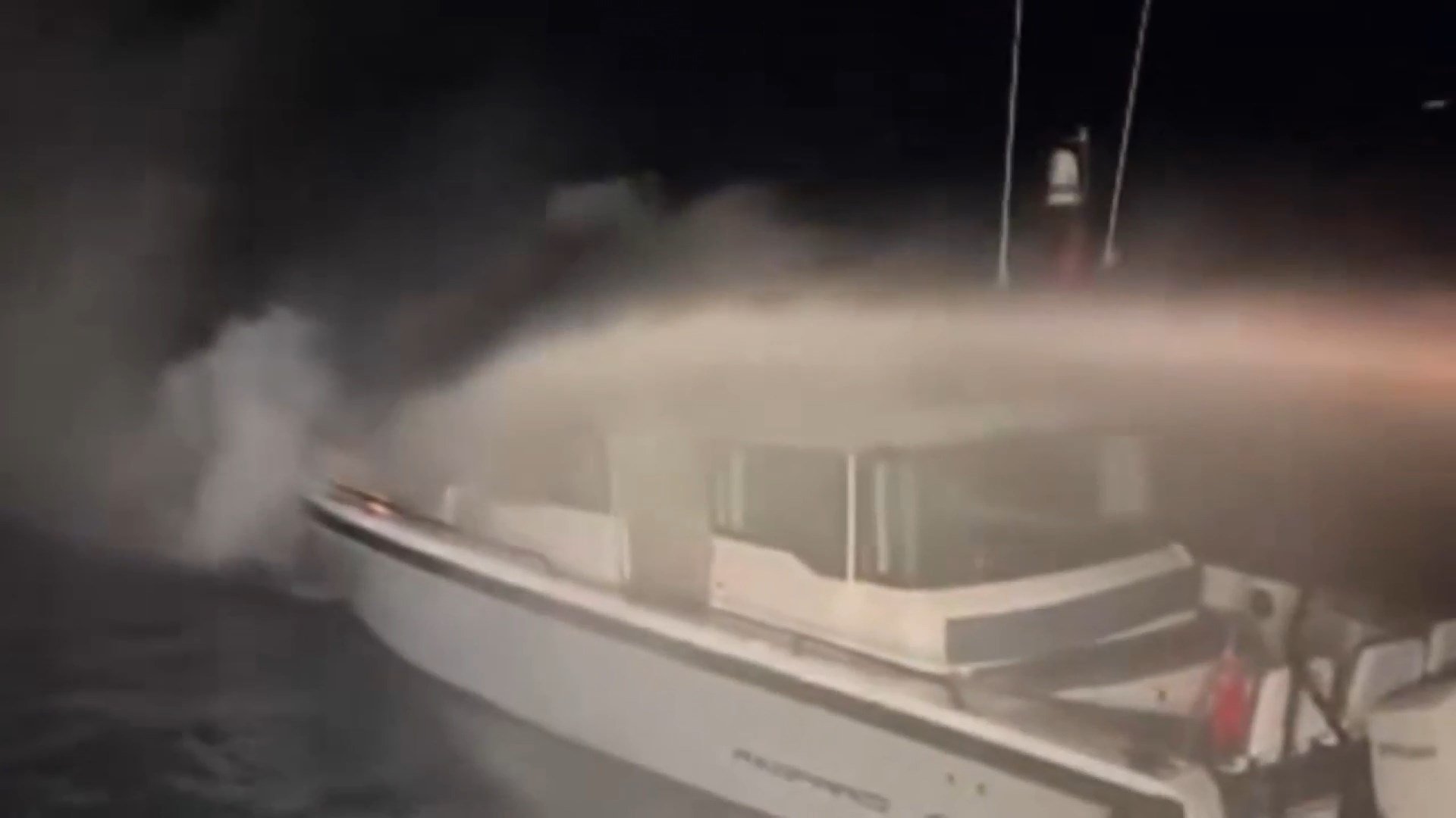 Yangın sonrası tekne Kalamış Marina