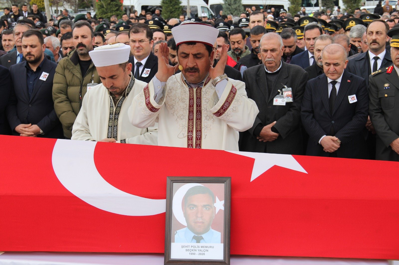 Cami Avlusunda Taziye Kabulü