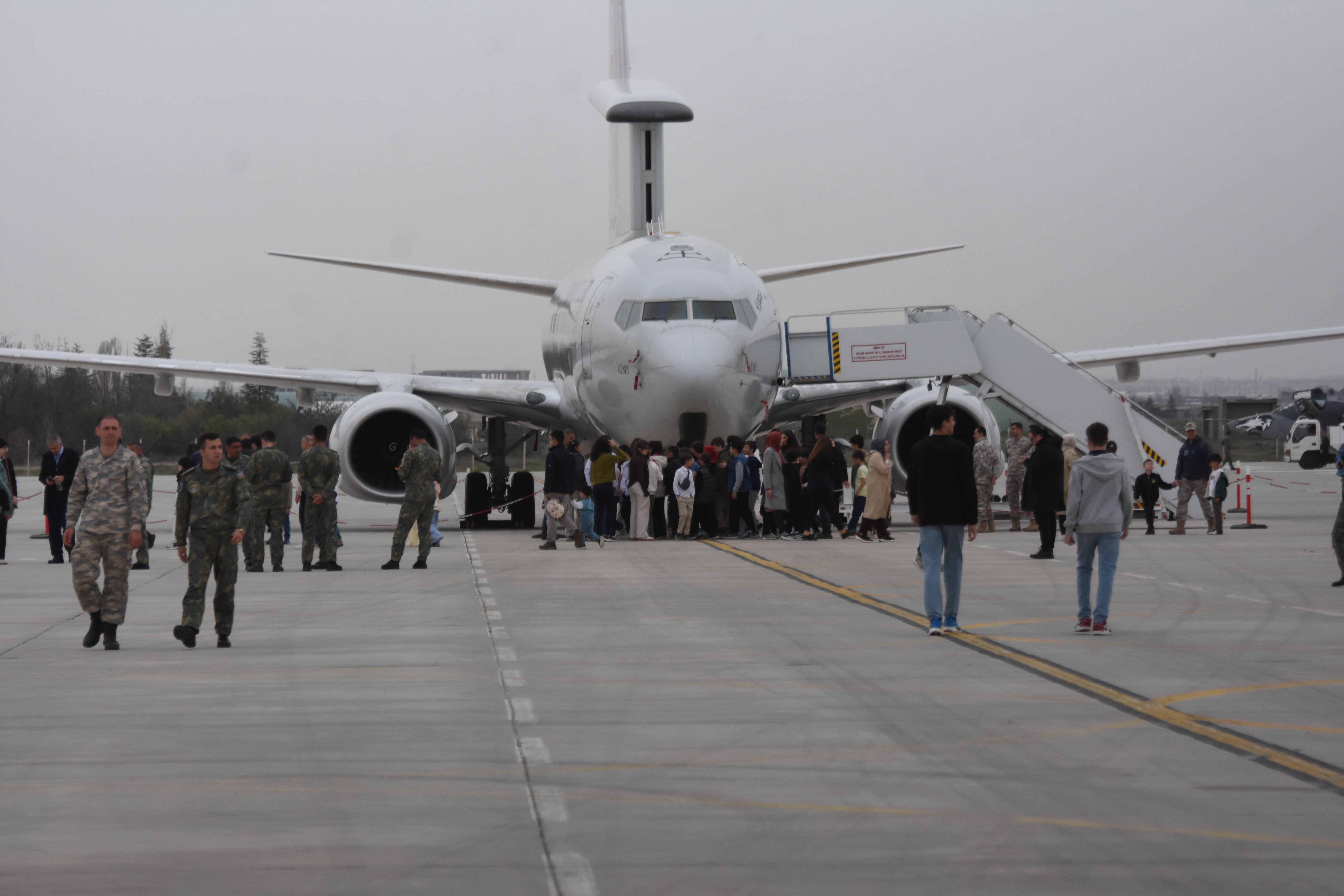 Türk Yıldızları ve SOLOTÜRK 23 Nisan gösterisi