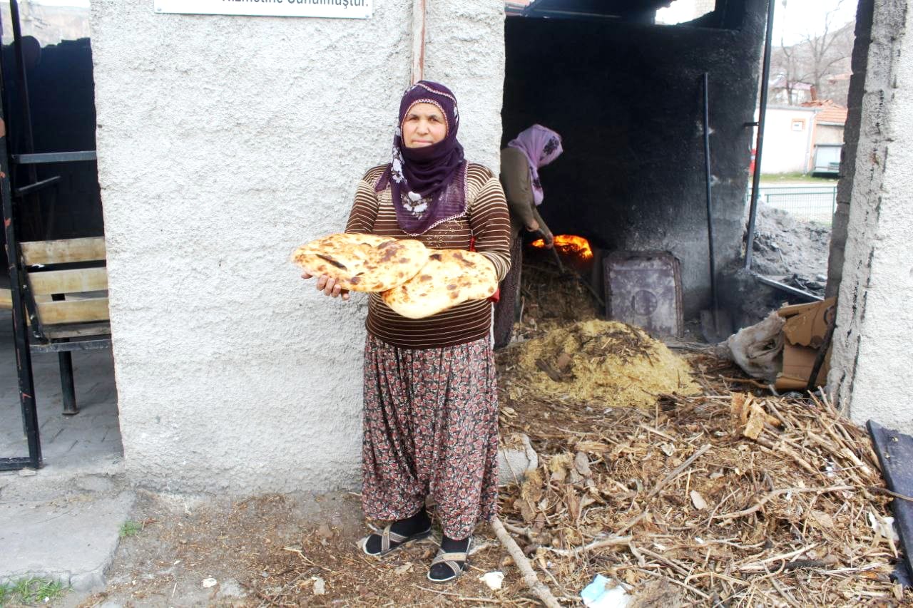 AK Partili belediye başkanı vatandaşlarla imece çalışmasında