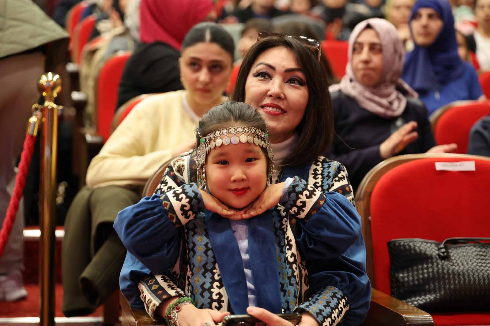 Alatau Serileri Sahne Performansı