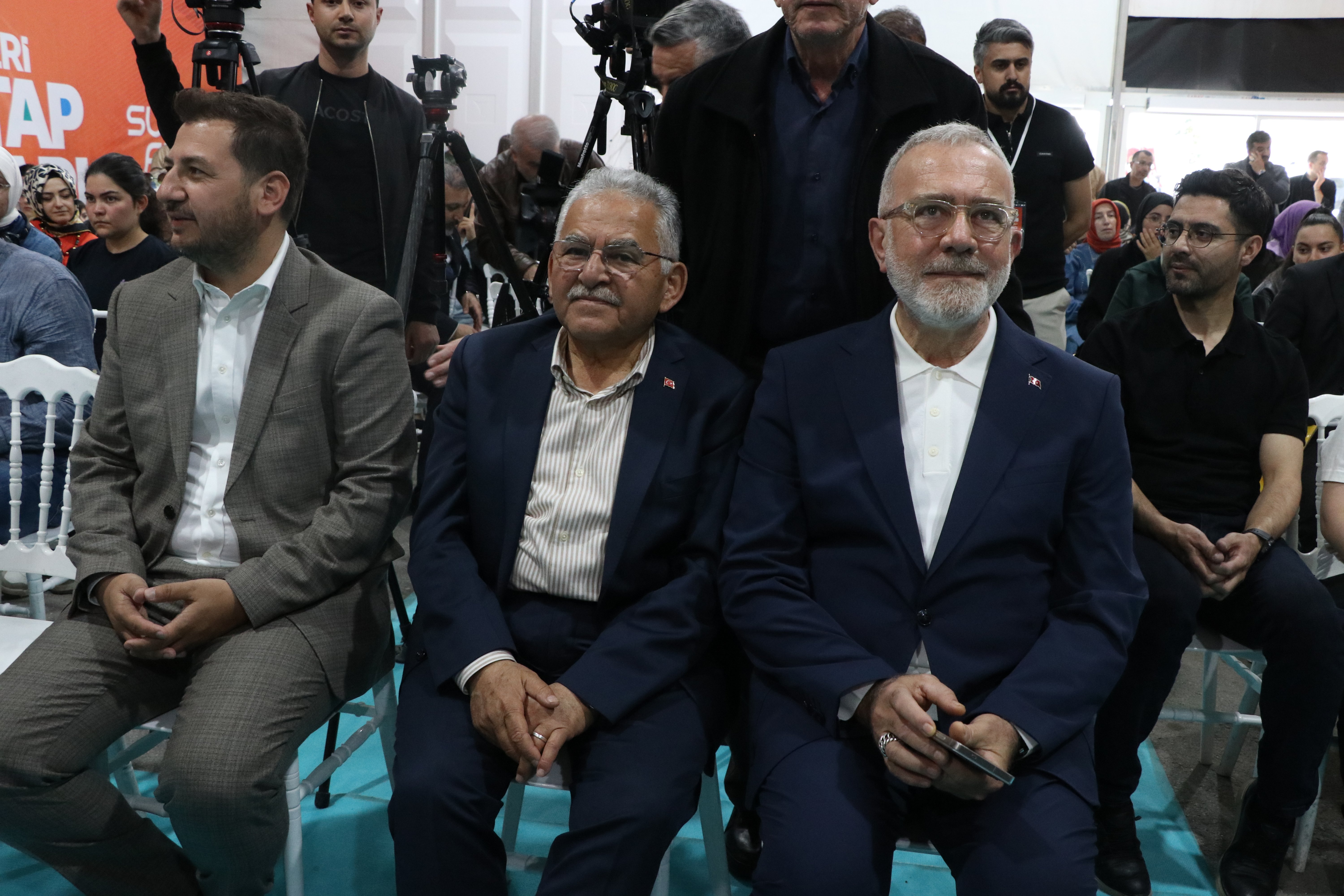 AK Parti Grup Başkanvekili Bahadır Yenişehirlioğlu Kayseri Kitap Fuarı'nda konuşuyor