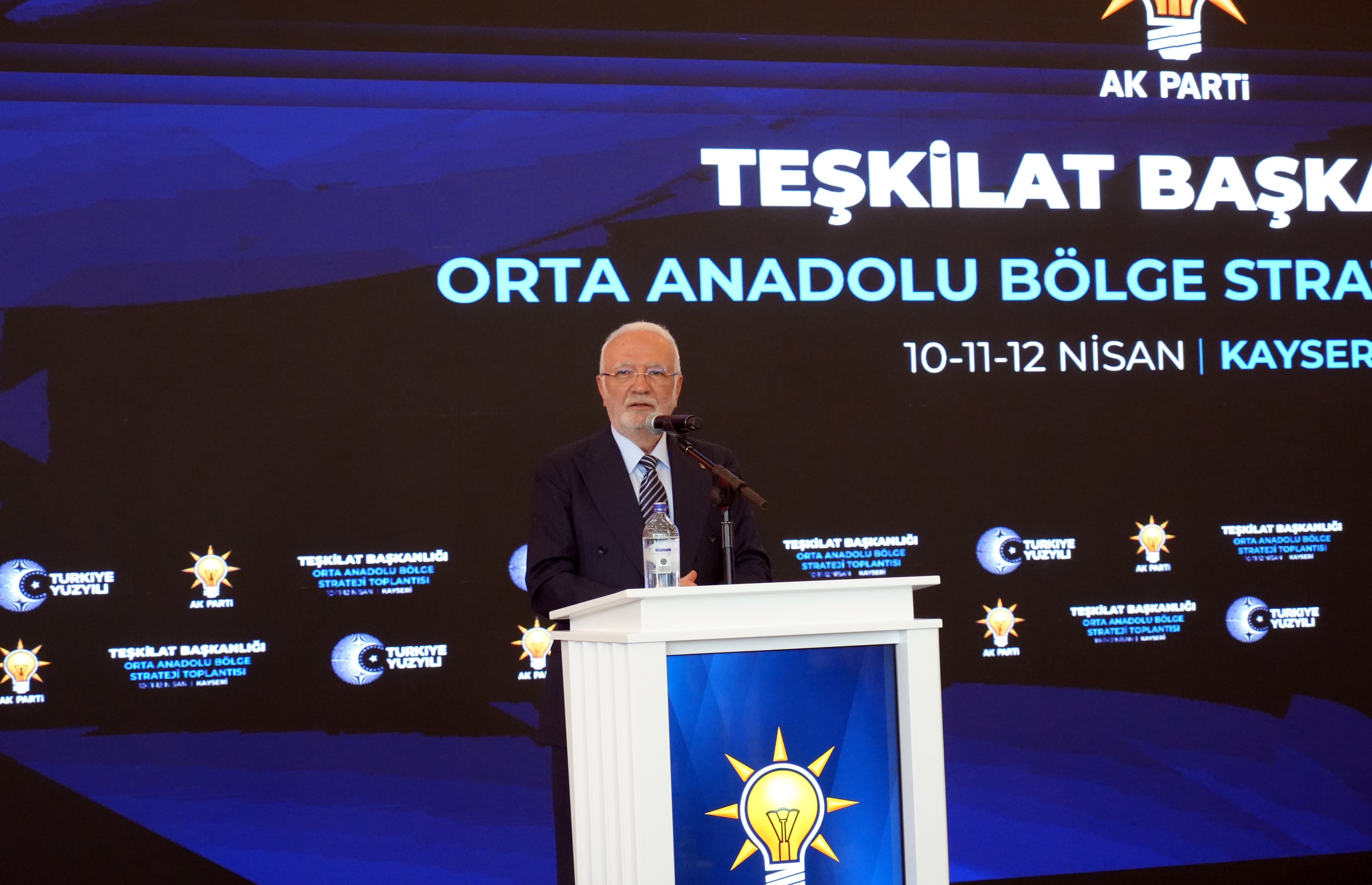 AK Partili Mustafa Elitaş CHP Lideri Özgür Özel eleştirisi