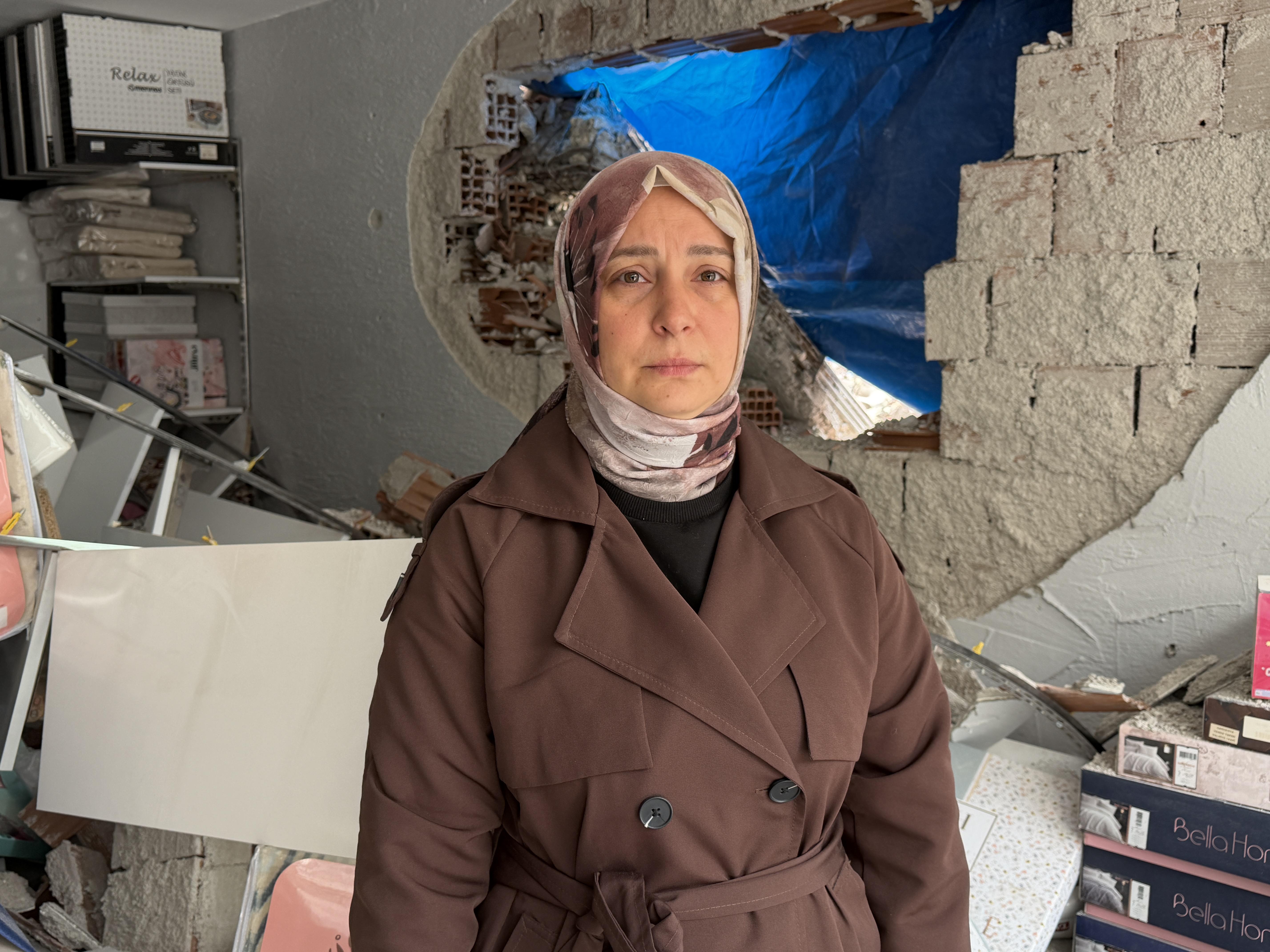 Eskişehir yıkım faciası dükkan duvarı çöktü