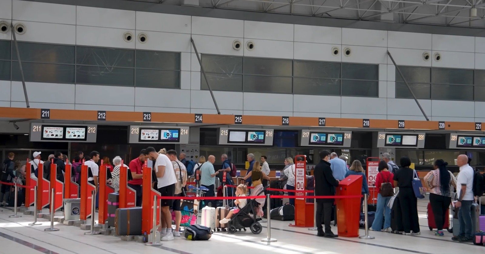 Antalya Havalimanı İç Görünüm