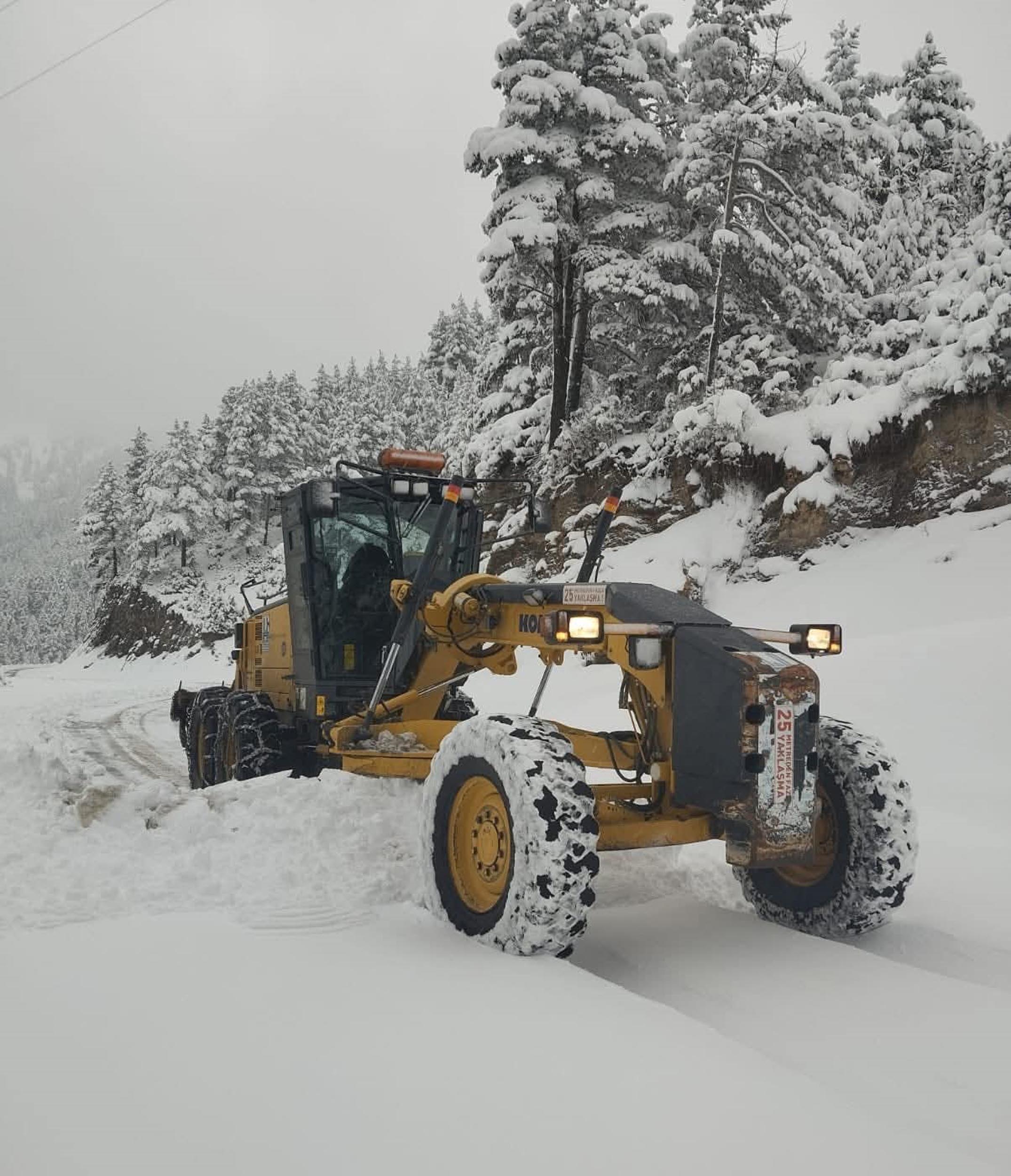 Erzurum kar yağışı köy yolu kapalı