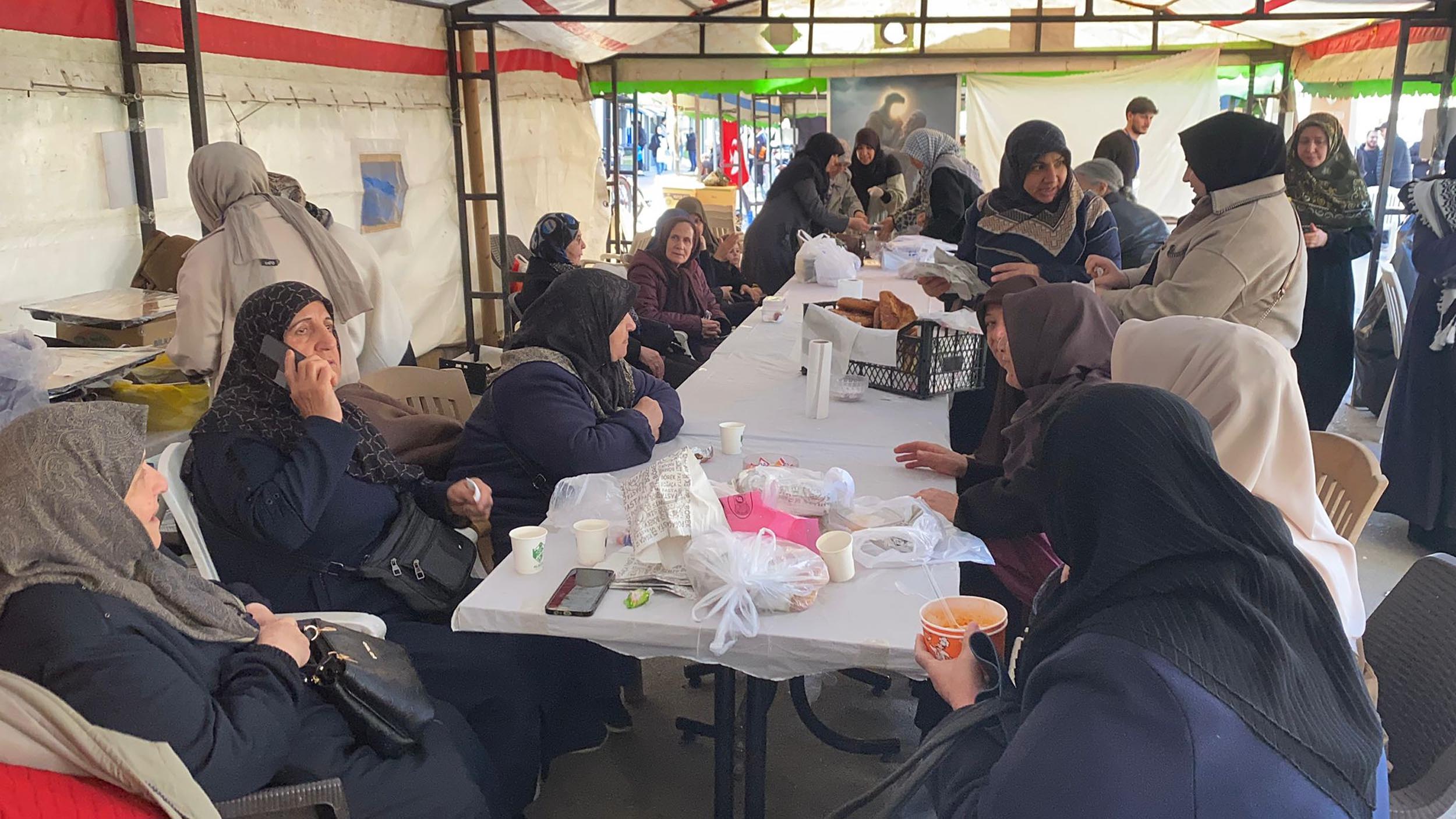 Iğdır yardım kampanyasında yiyecek ikramı