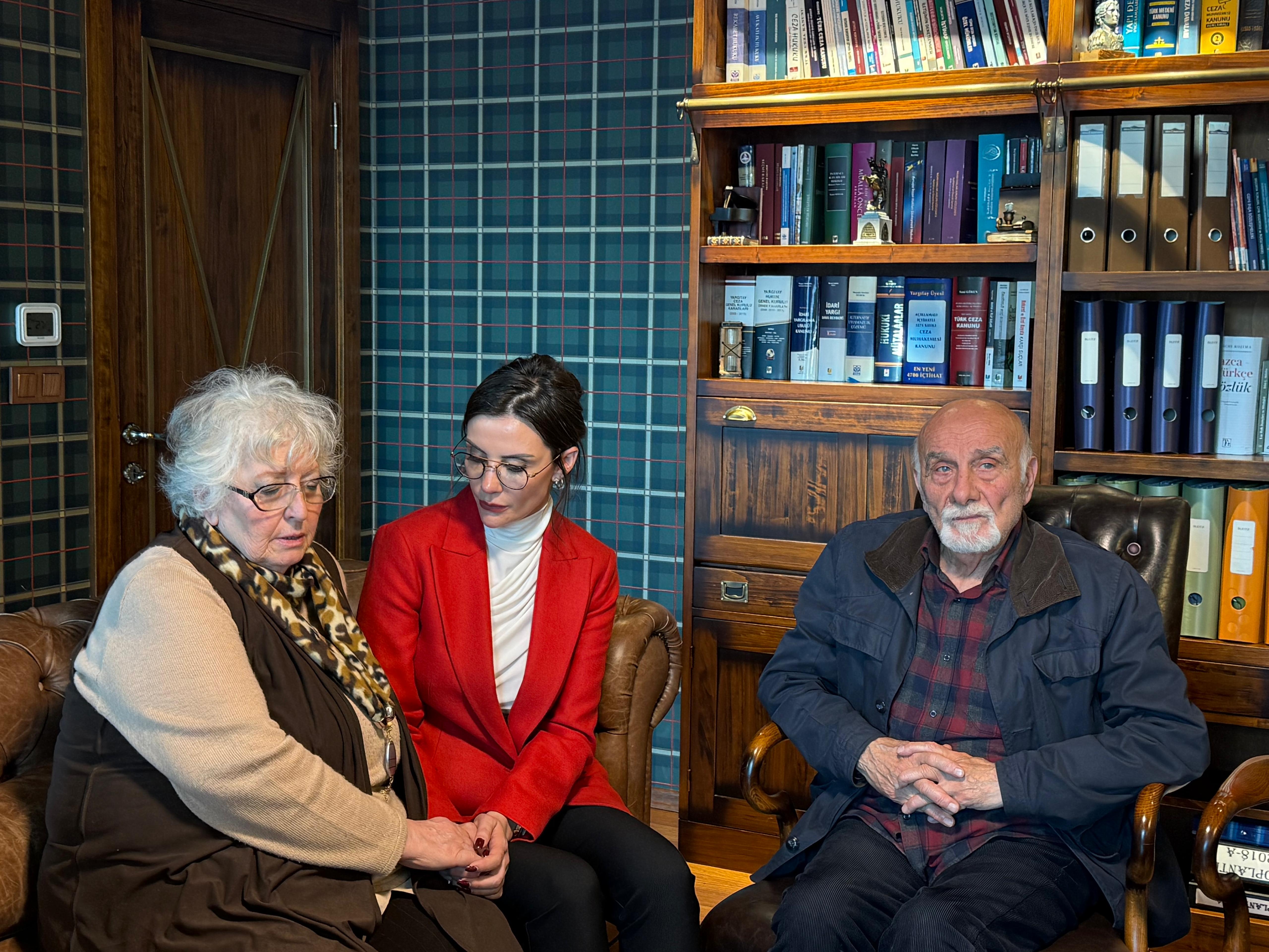 Onur Şener ailesi ve avukatı basın açıklamasında