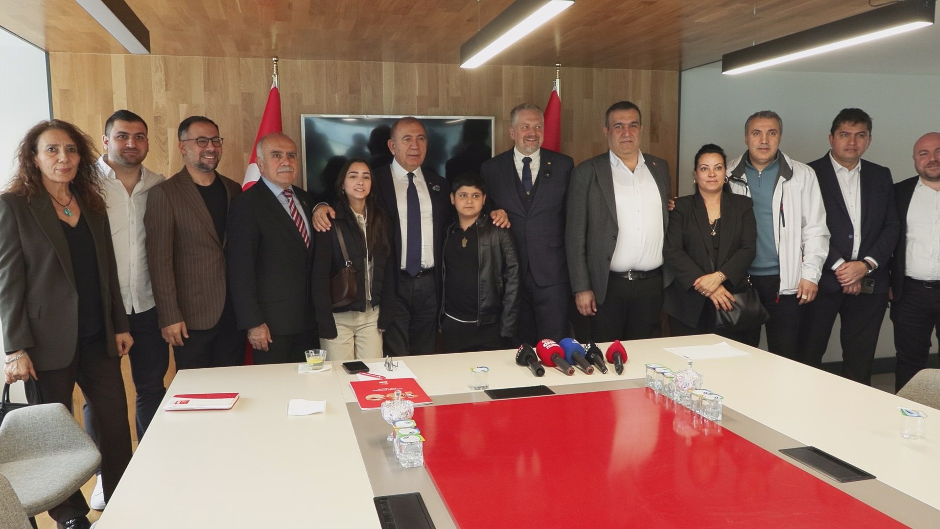 Liberland Cumhurbaşkanı Jedlicka basın toplantısında konuşuyor