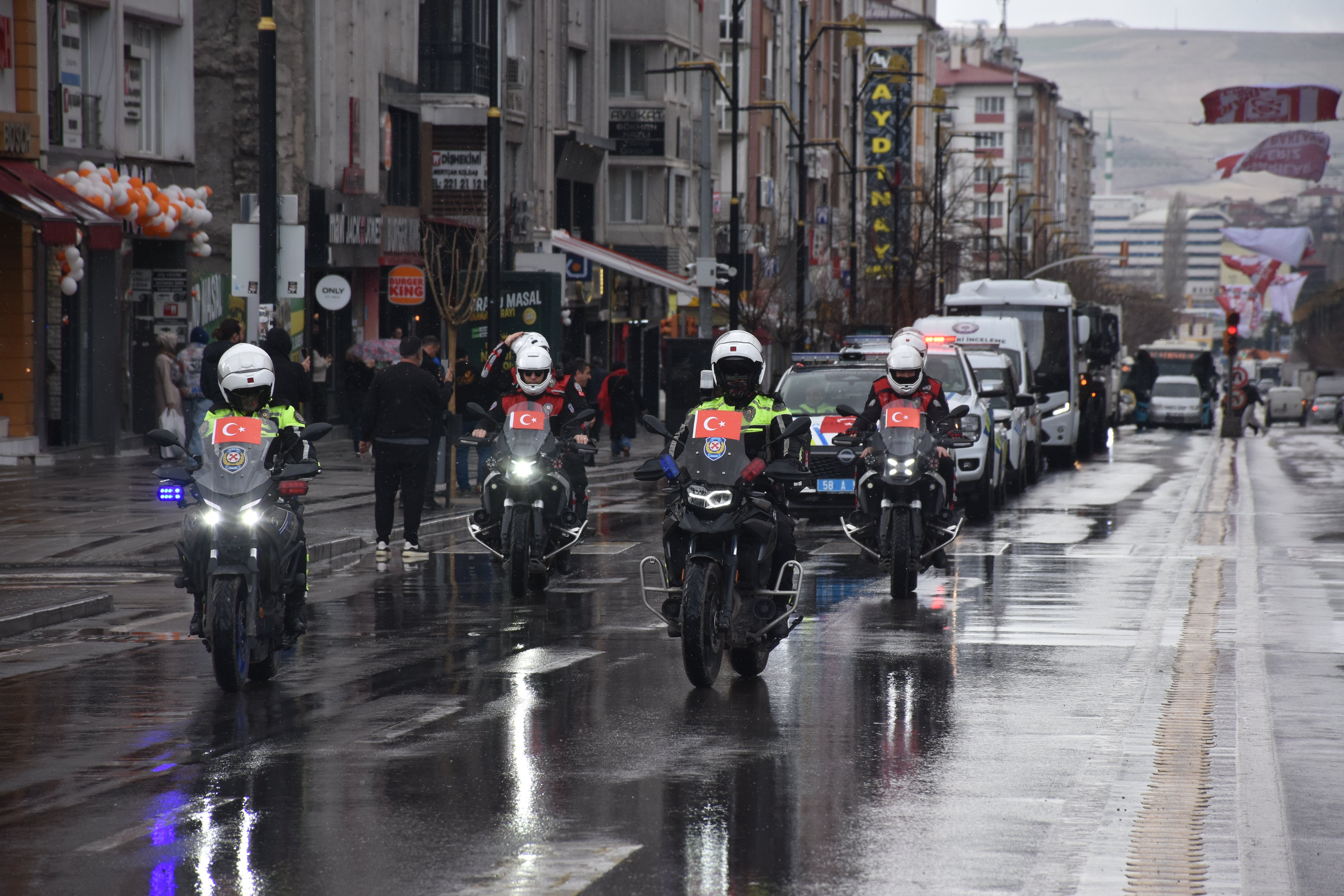 Polis Araçları Korteji