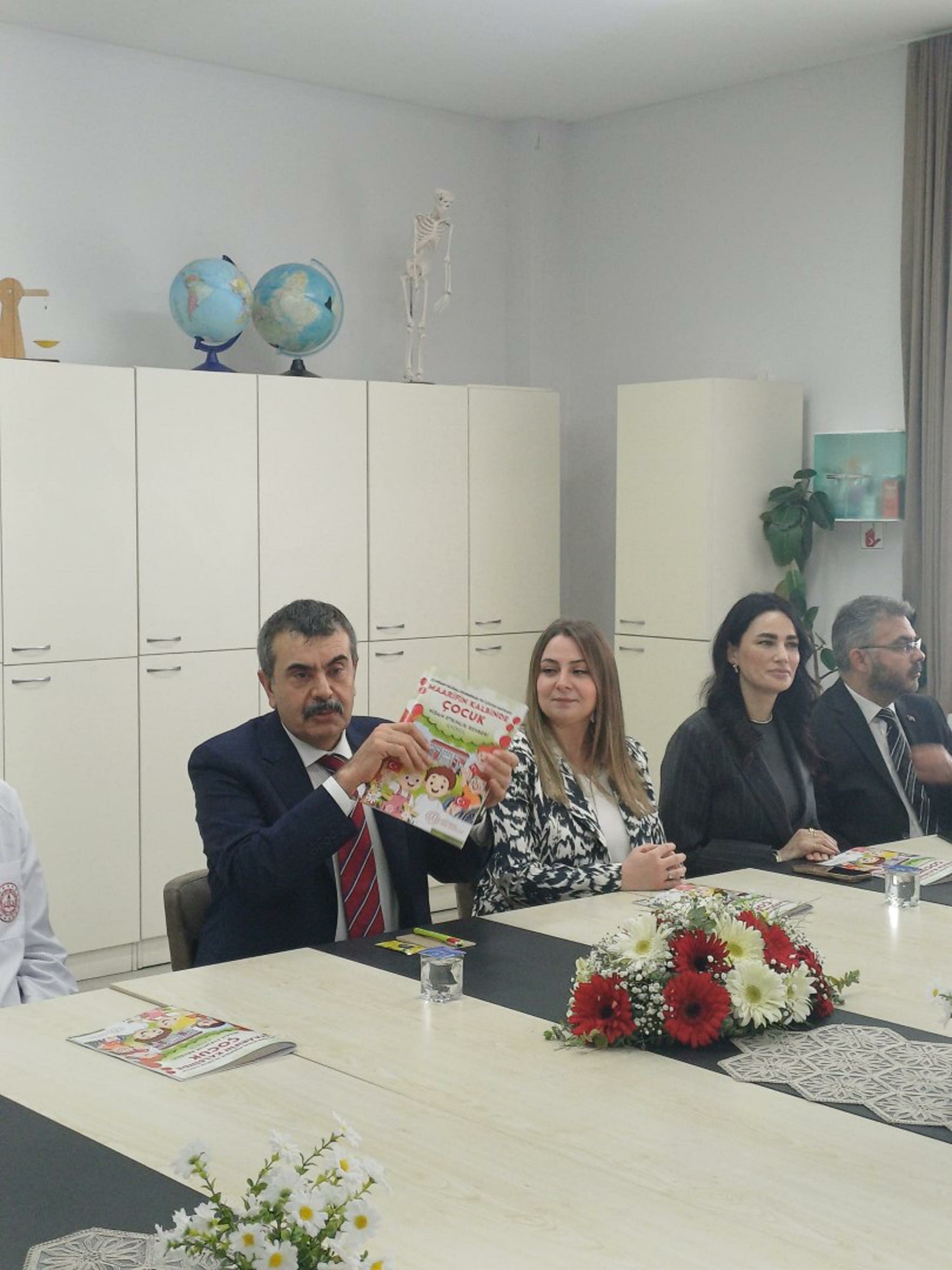 Bakan Tekin açıklama yapıyor