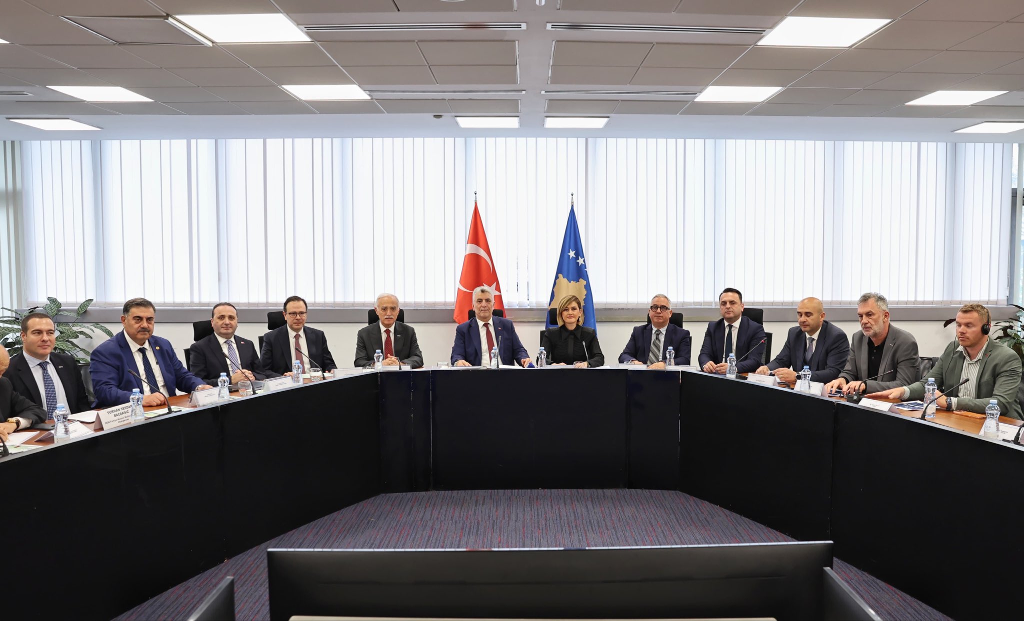 Ticaret Bakanı Ömer Bolat Kosova Yuvarlak Masa Toplantısı