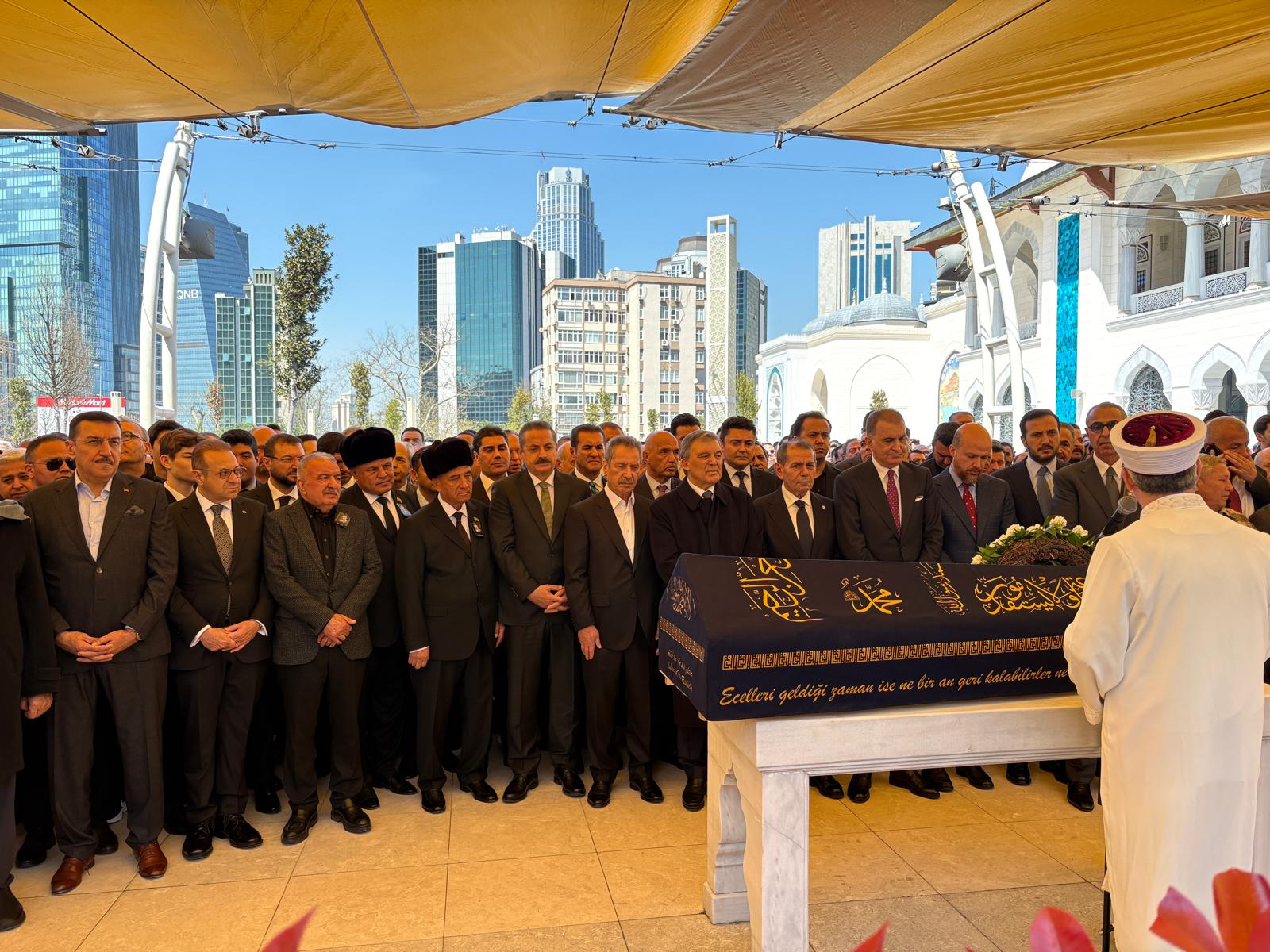 Cenaze Töreni Katılımcıları