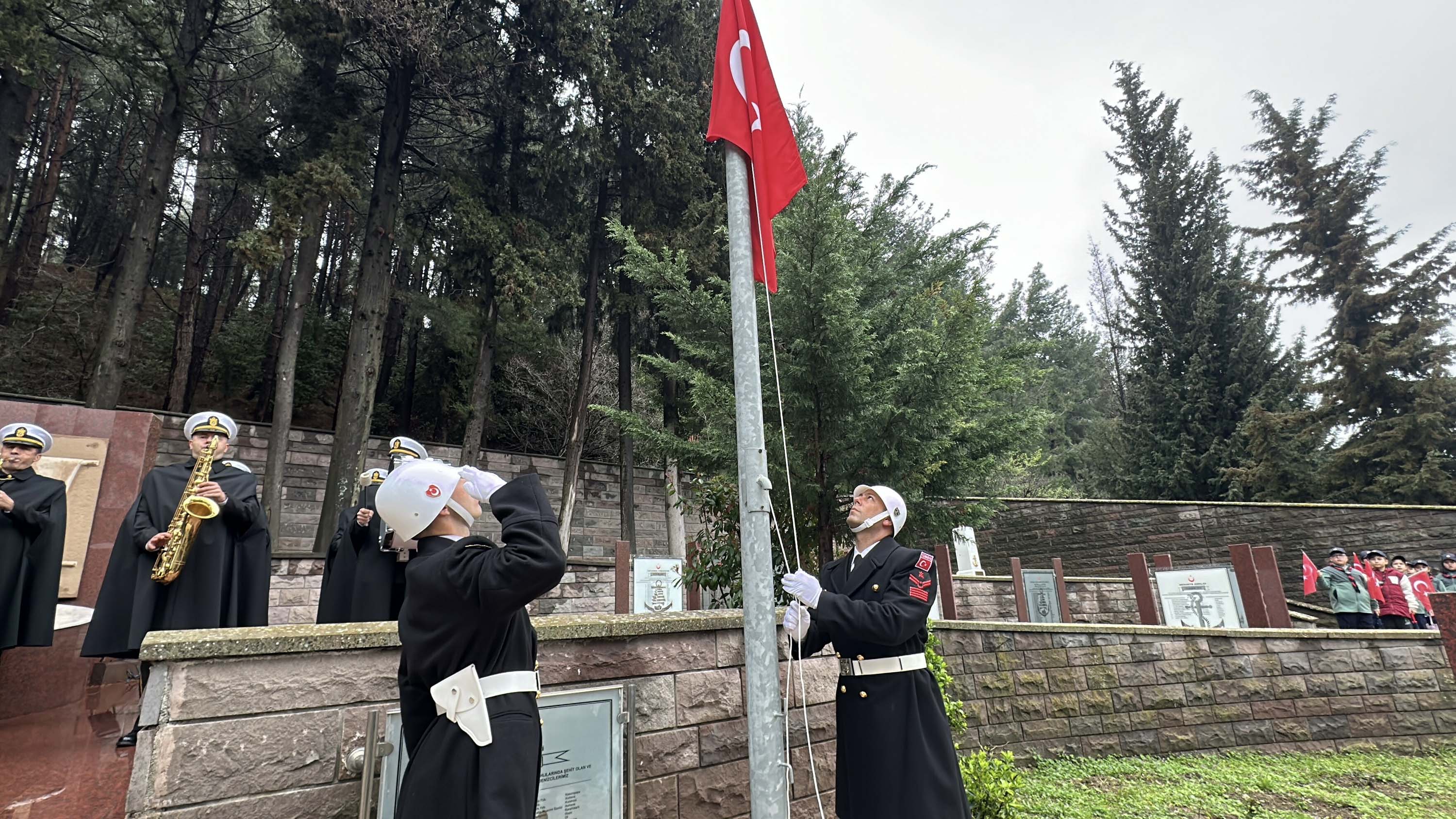 Denizde TCG Dumlupınar anma töreni protokol
