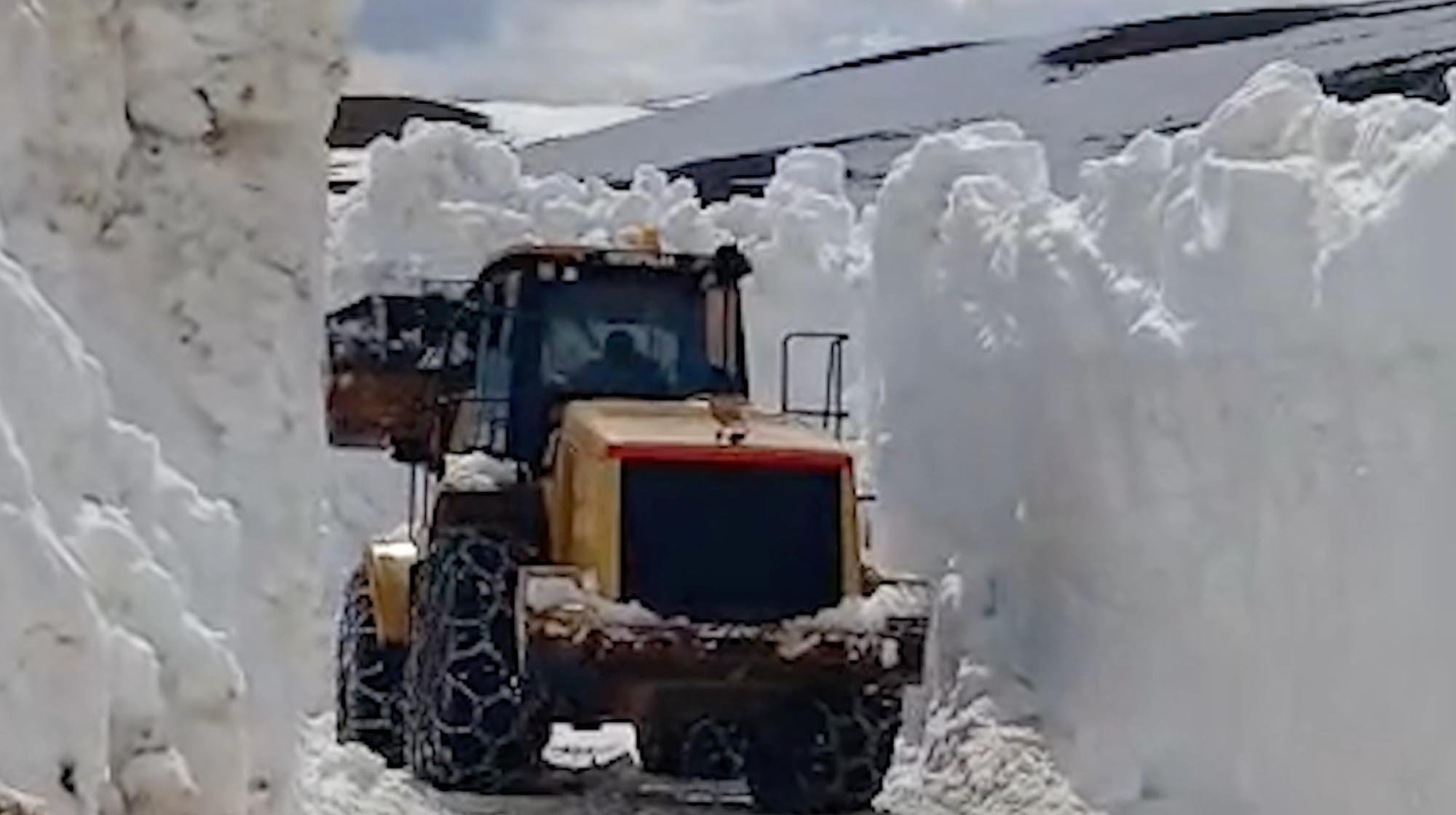 Erzincan Çanakçı köyü kar temizleme çalışması