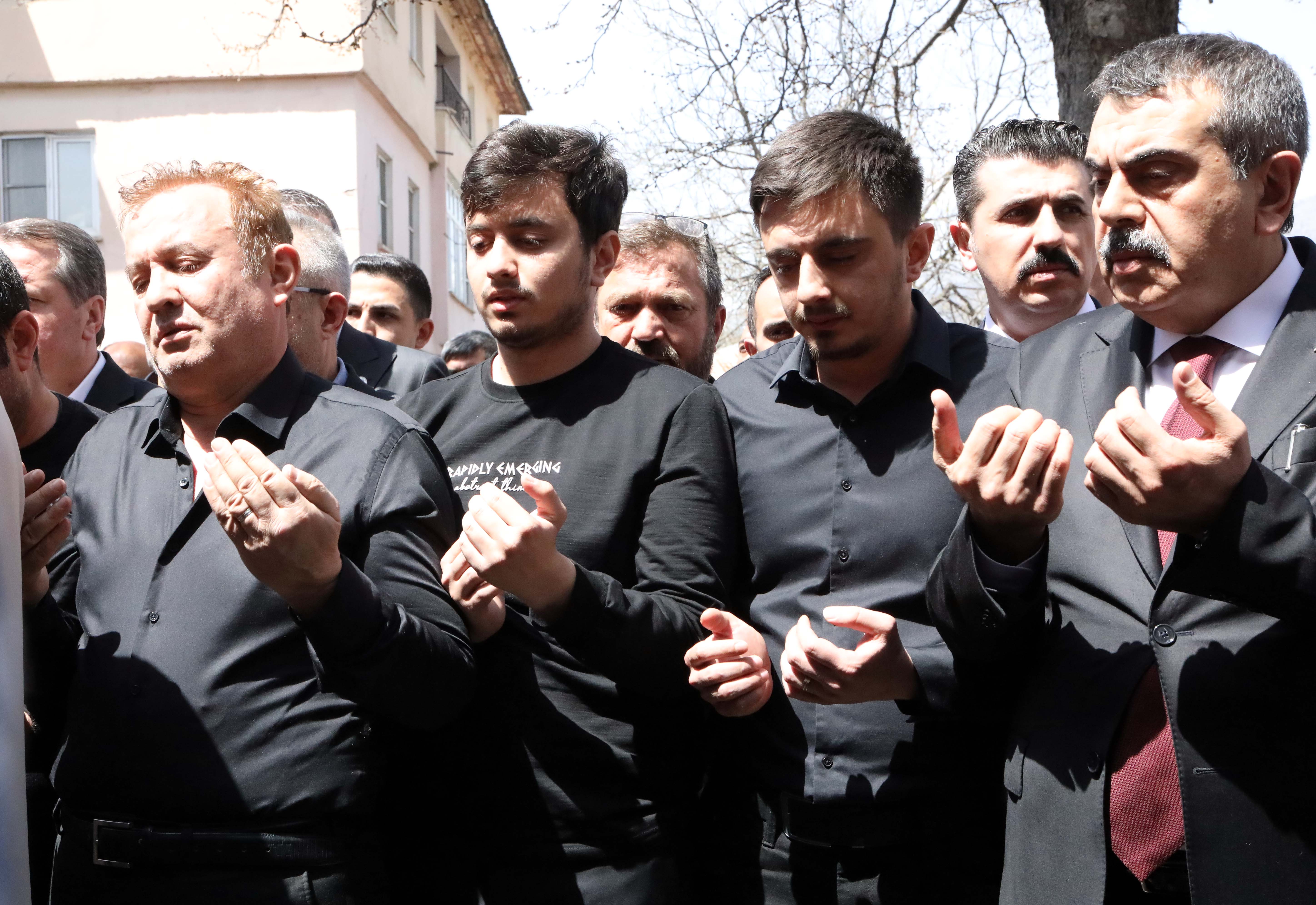 Ayla Kara defnediliyor