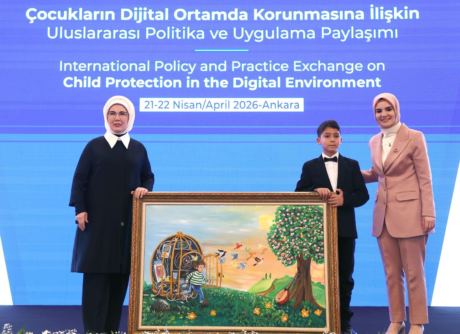 Emine Erdoğan ve Bakan Göktaş Toplantıda