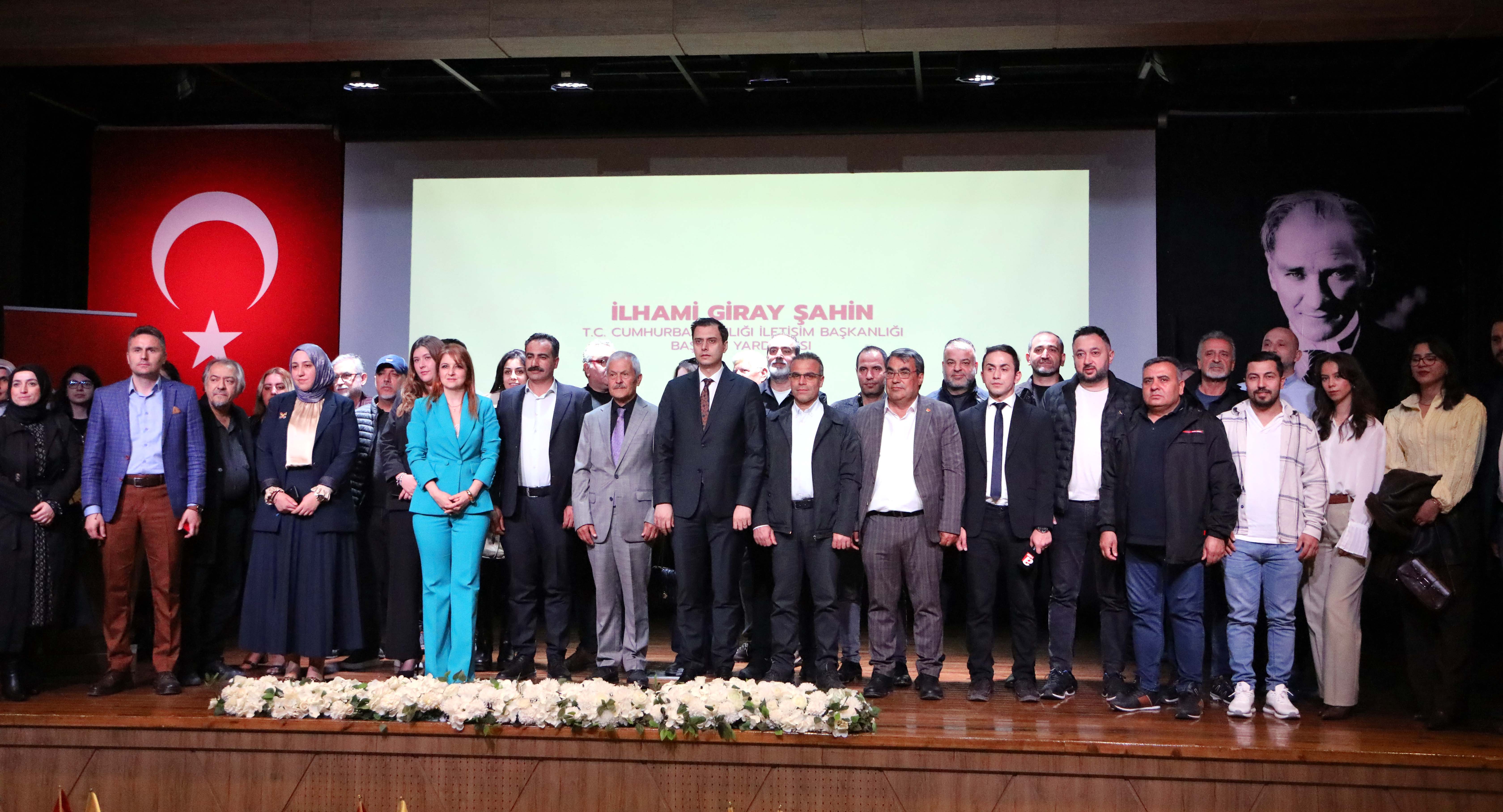 İlhami Giray Şahin Gazetecilere Hitap Ediyor