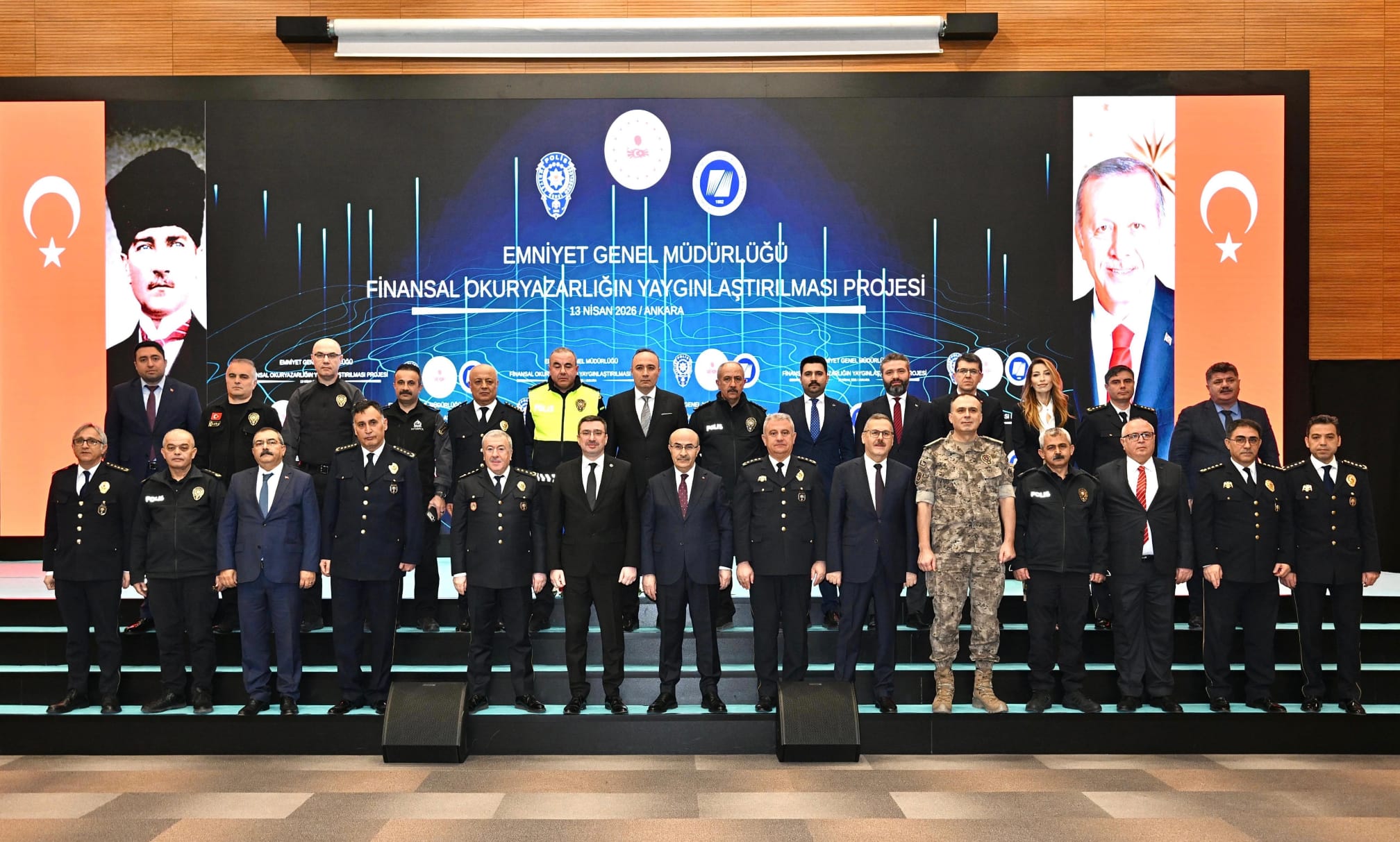 SPK Başkanı İbrahim Ömer Gönül ve Emniyet Genel Müdürü Mahmut Demirtaş protokol imzalıyor