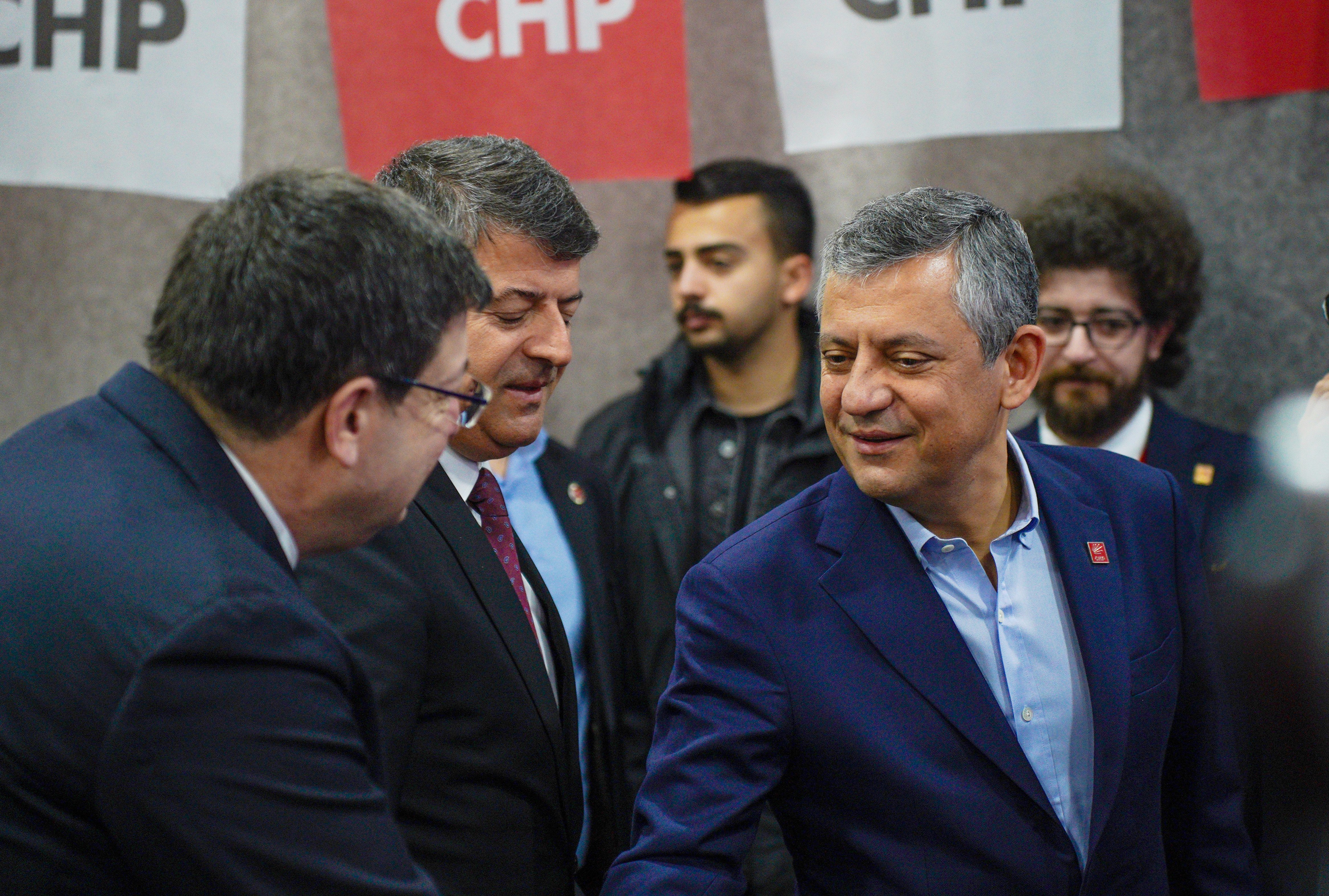 CHP Genel Başkanı Özgür Özel basın mensuplarına açıklama