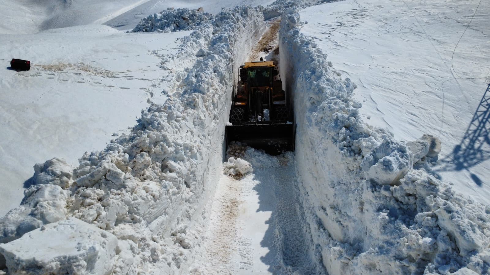 Şemdinli askeri yol kar mücadelesi