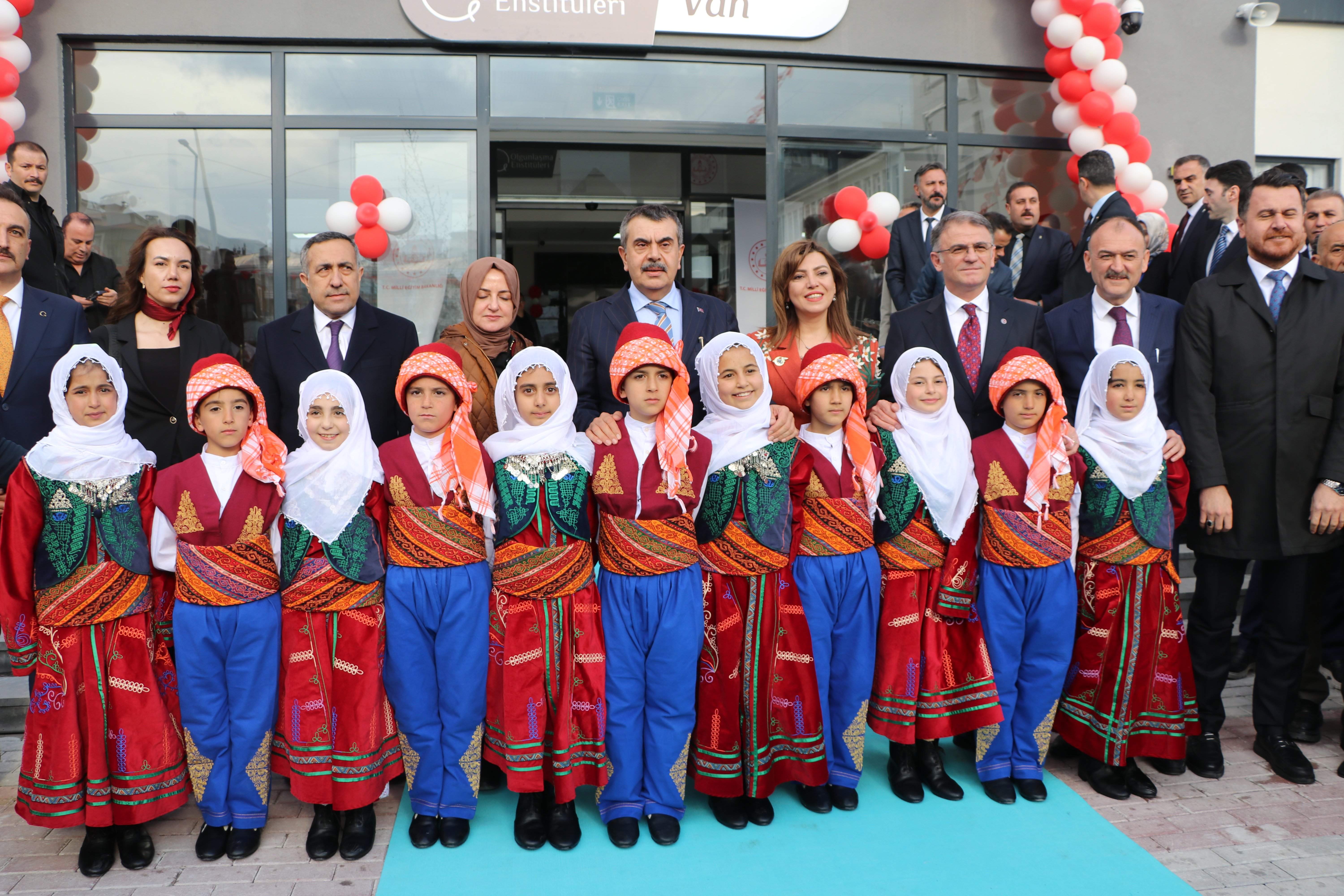 Bakan Tekin konuşma yaparken