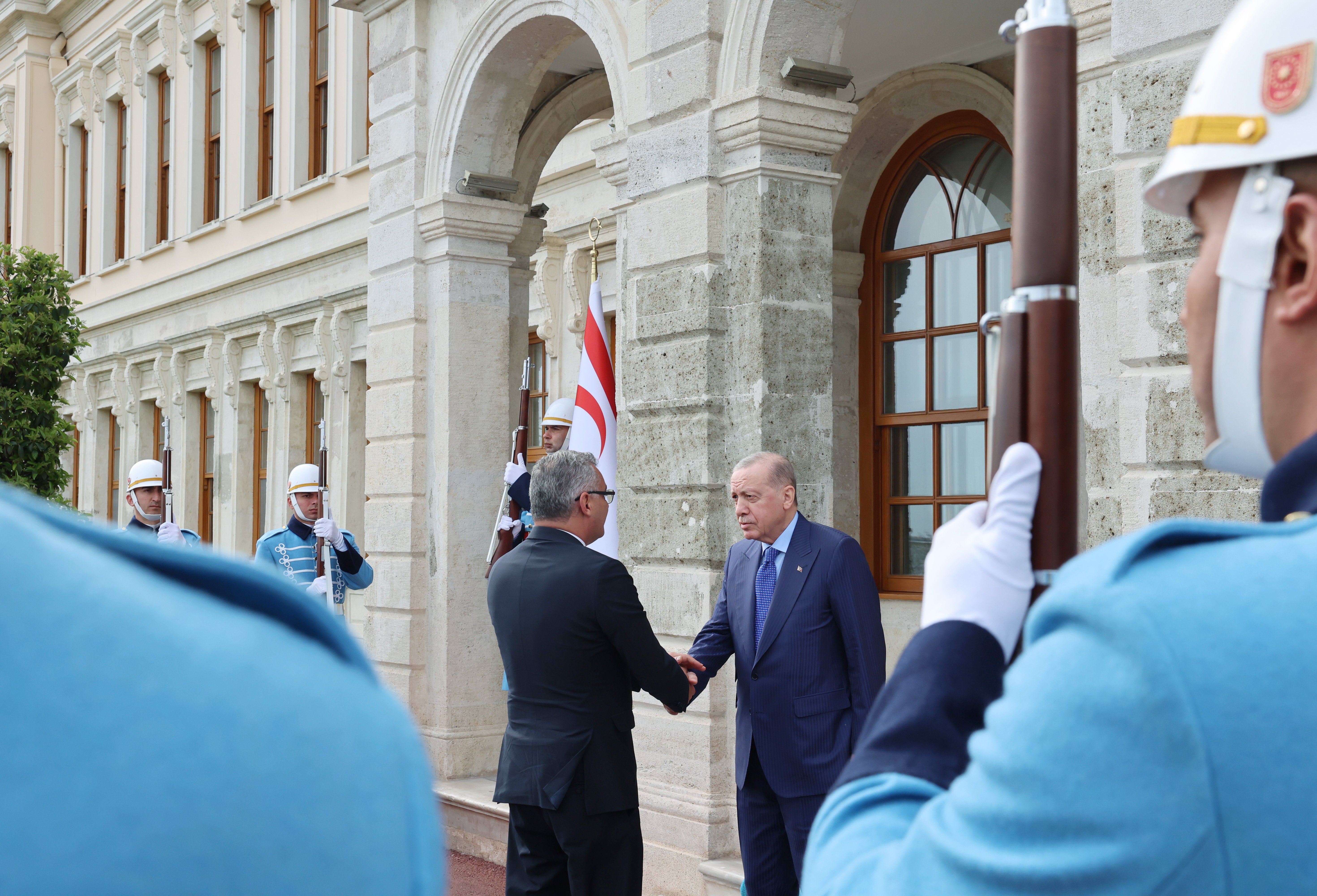 Cumhurbaşkanı Erdoğan KKTC Cumhurbaşkanı Erhürmanı karşılıyor