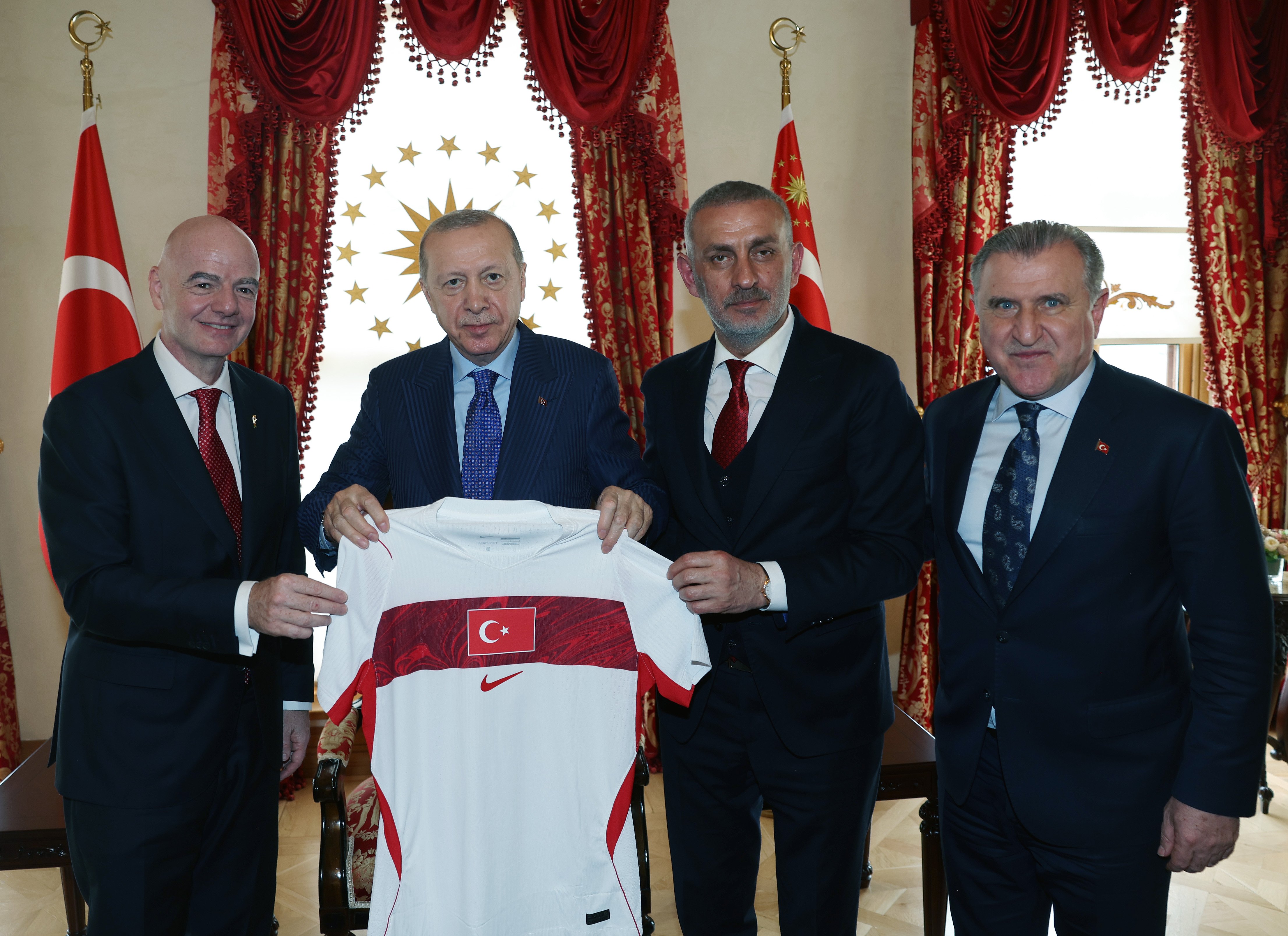 FIFA Başkanı Infantino Cumhurbaşkanı Erdoğan ile görüşme
