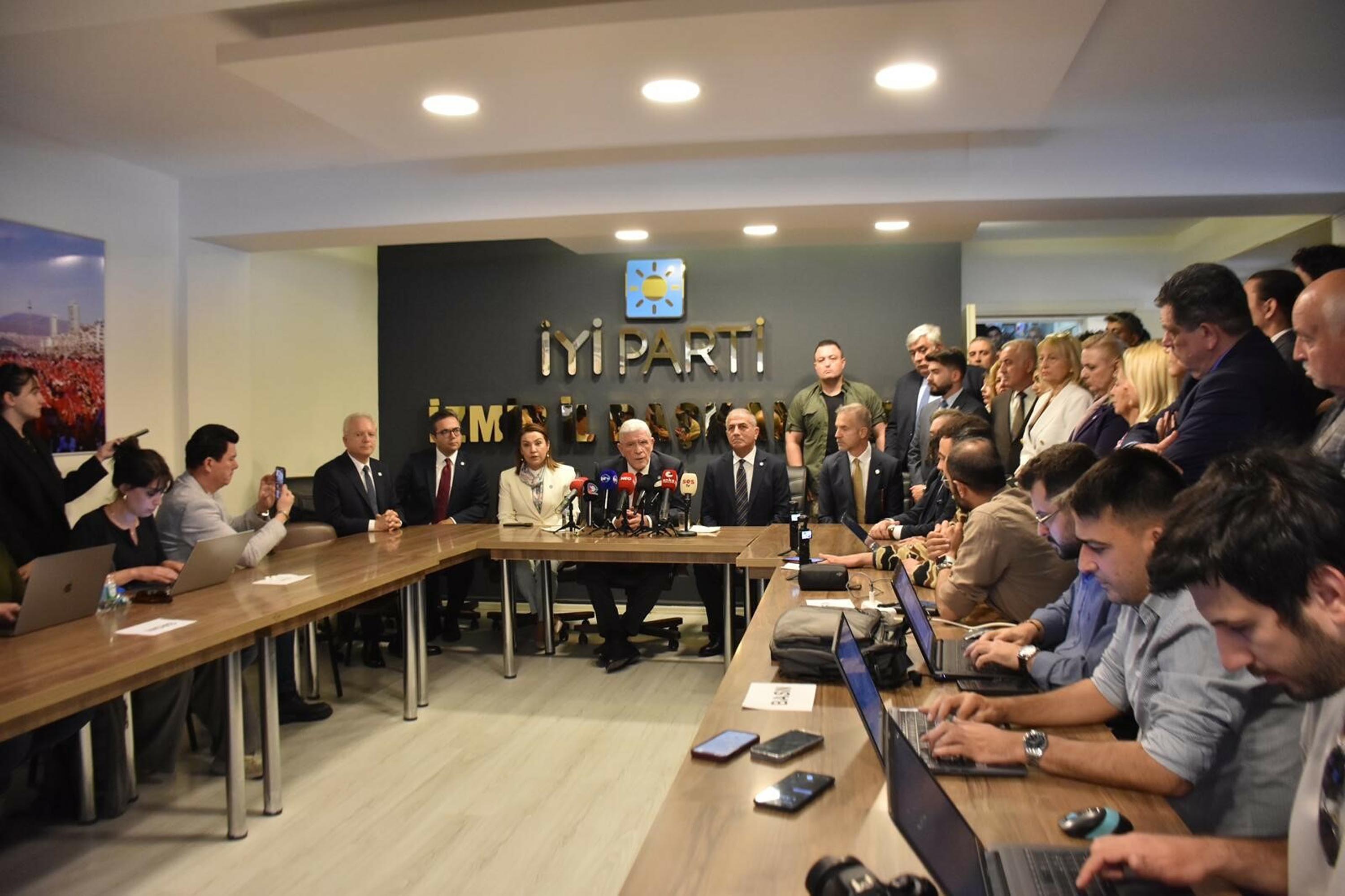 Dervişoğlu İzmir İl Başkanlığı ziyareti fotoğraf