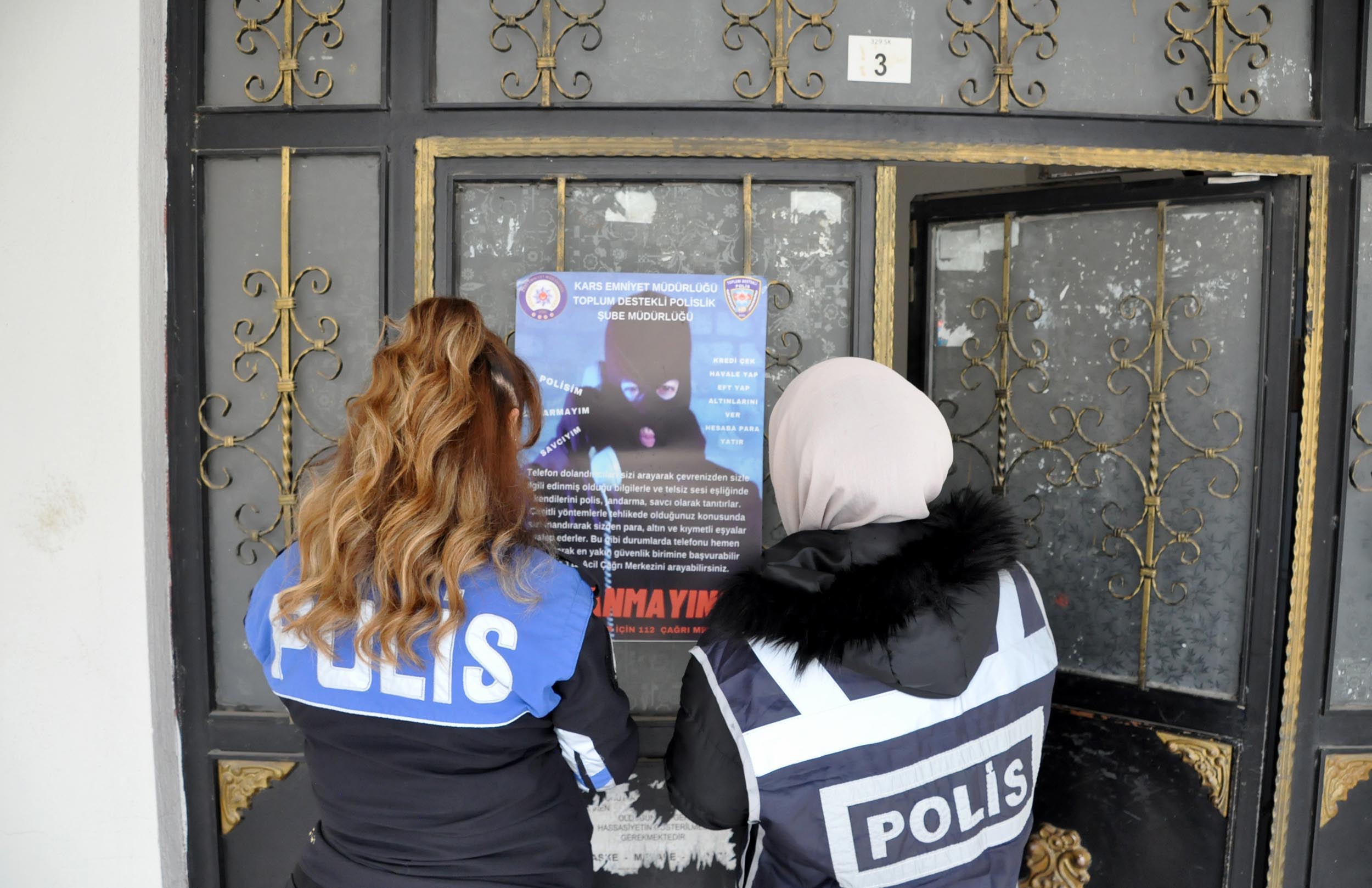 Kars polis afiş asma