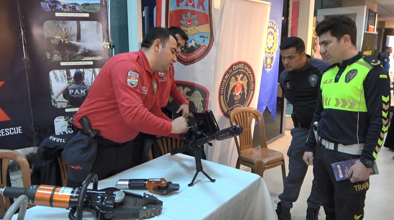 Tarihi Polis Kıyafetleri