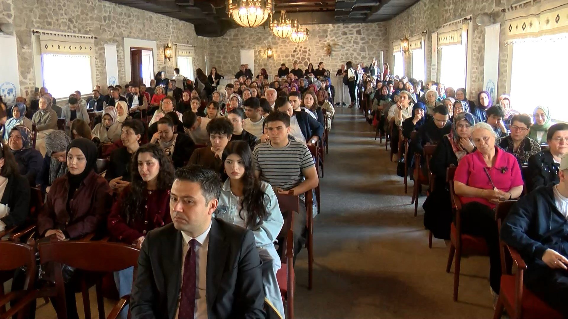 Panel katılımcıları ve İçişleri Bakanı Mustafa Çiftçi.