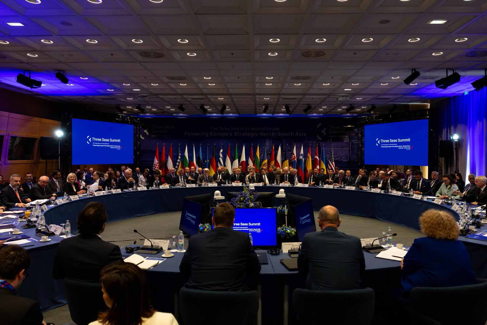 Üç Deniz Girişimi Zirvesi Genel Oturumu